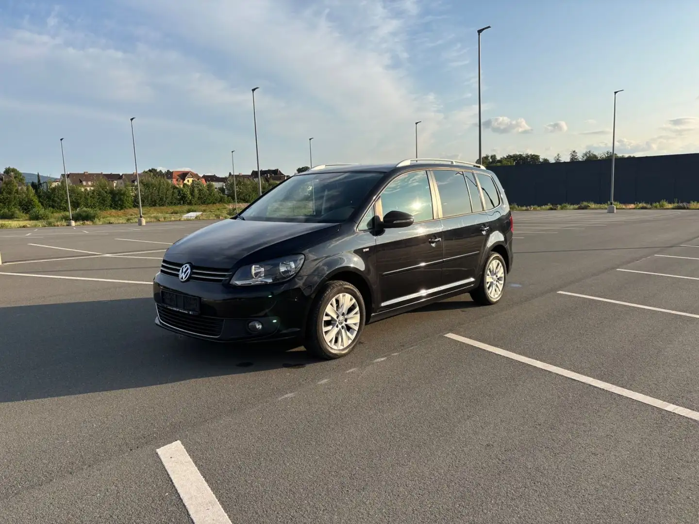 Volkswagen Touran Life 1.6 TDI ALU NAVI TÜV 06/2027 Noir - 1