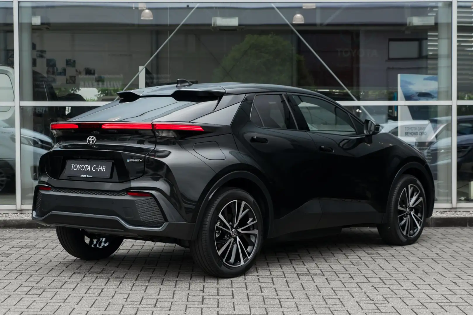 Toyota C-HR 2.0 Plug-in Hybrid 220 Executive Schwarz - 2