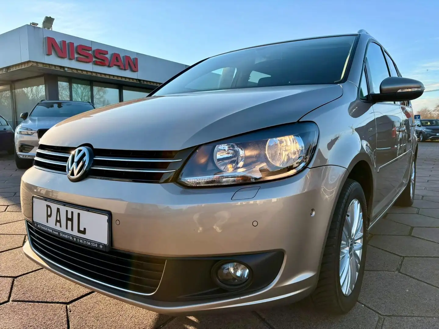 Volkswagen Touran 1.6 TDI Cup Business-Paket NAVI SHZ TEMPO Gold - 1