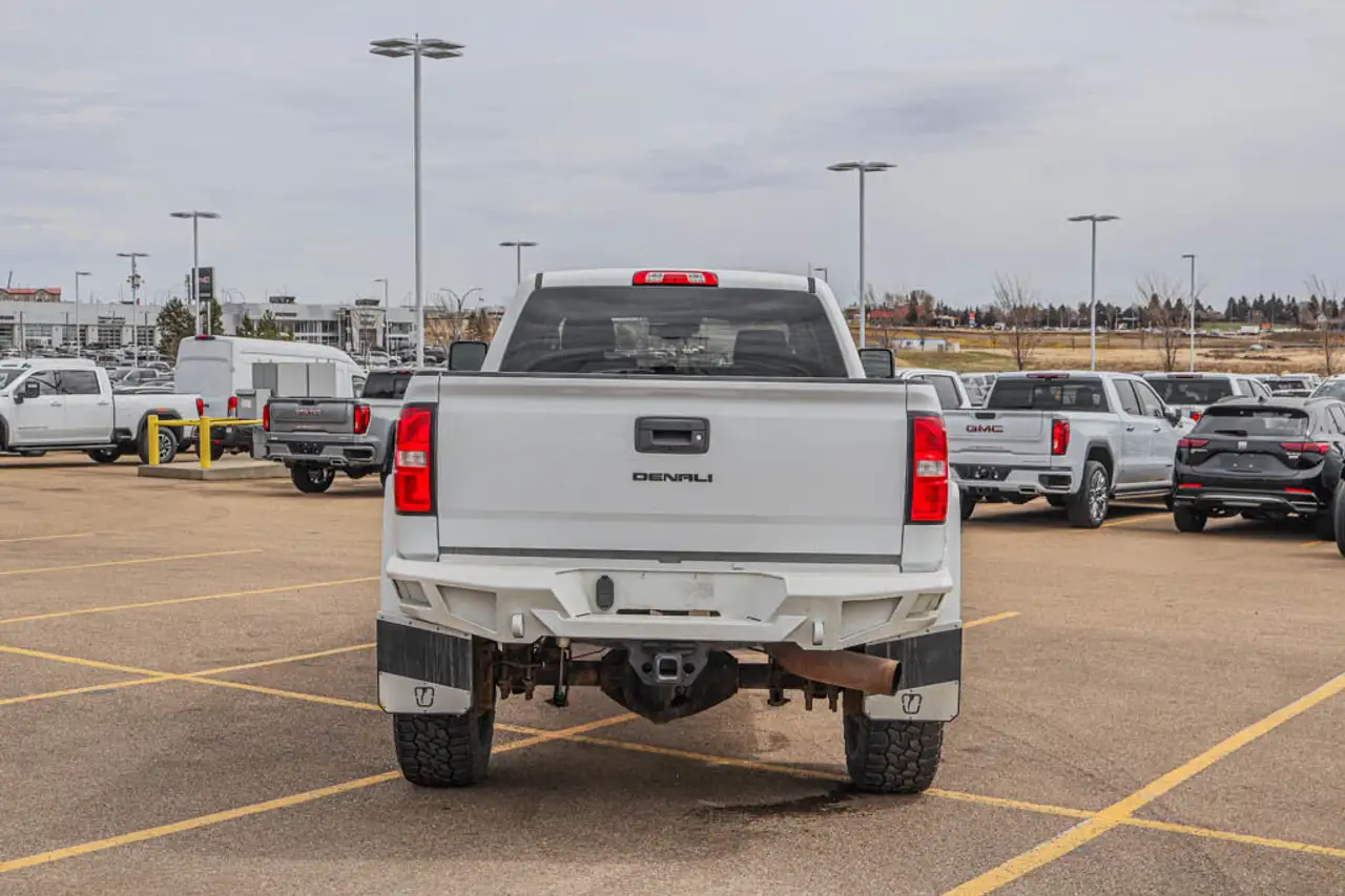 GMC Sierra 2500HD снимка GMC Sierra 2500HD
