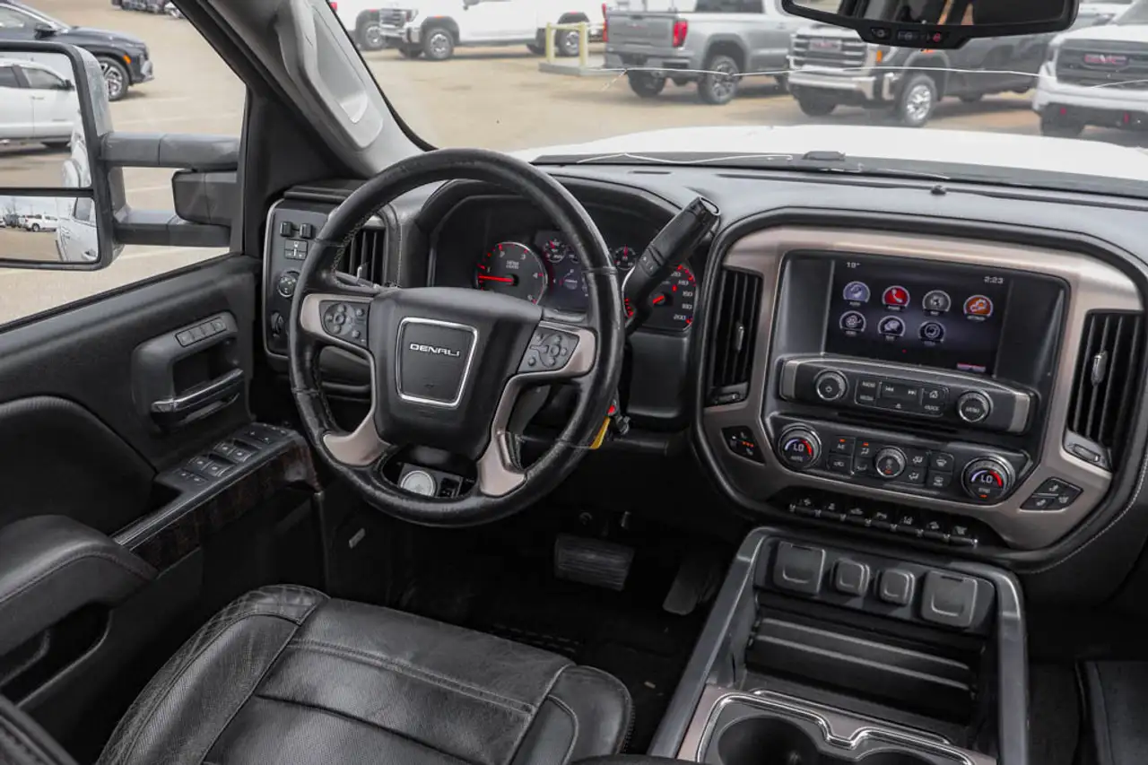 GMC Sierra 2500HD снимка GMC Sierra 2500HD