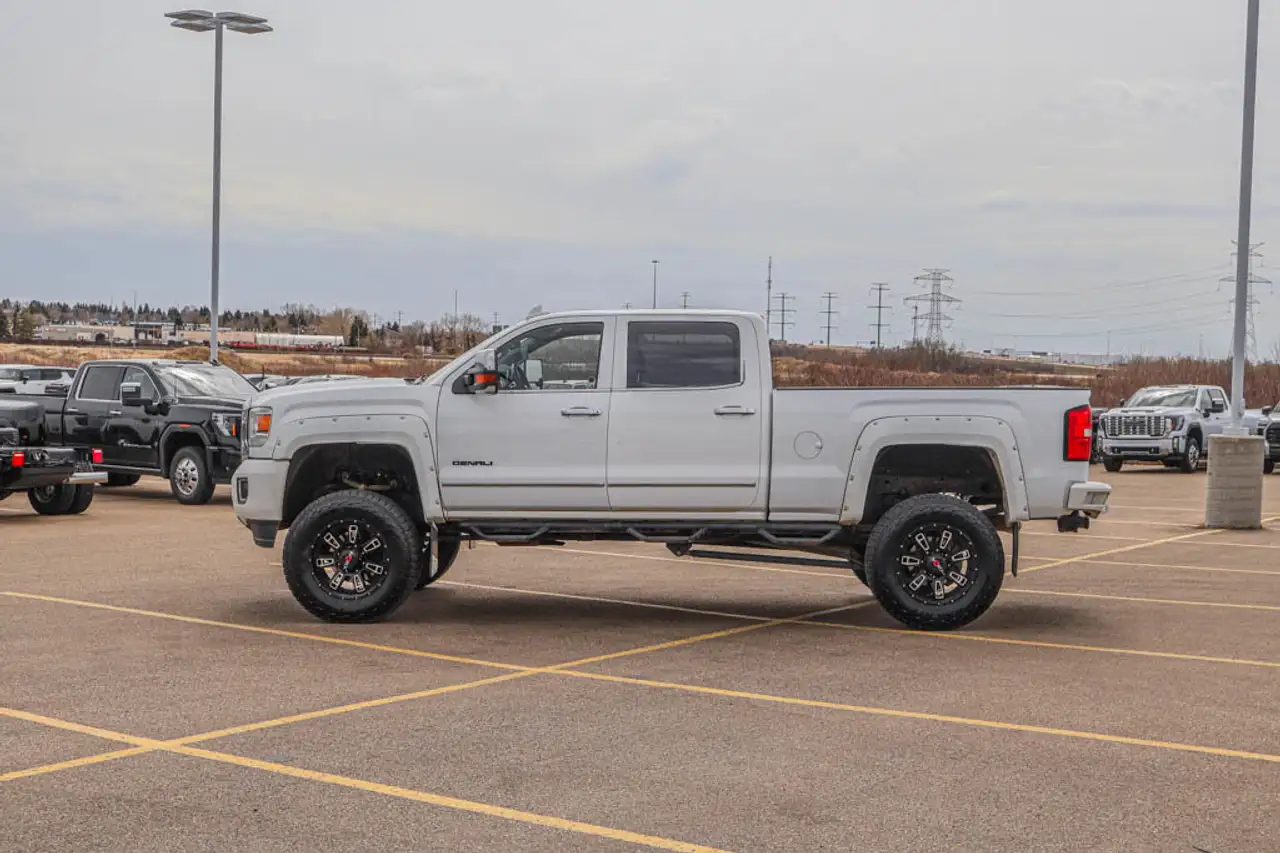 GMC Sierra 2500HD снимка GMC Sierra 2500HD