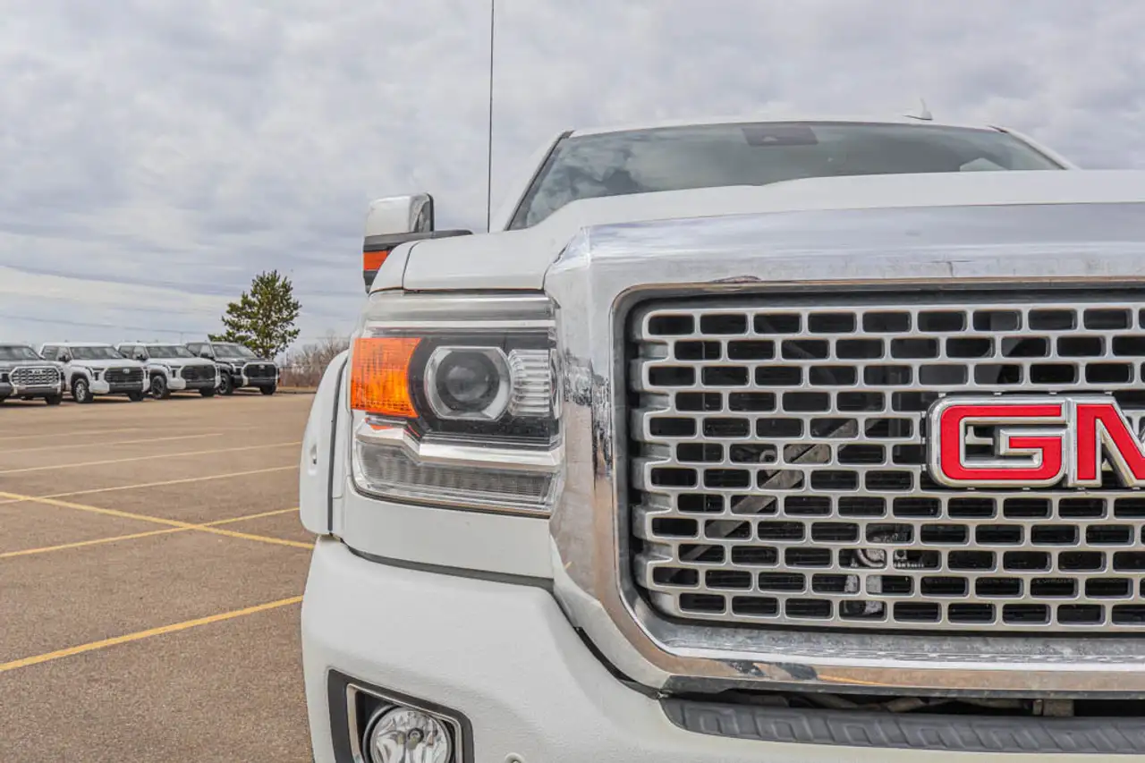 GMC Sierra 2500HD снимка GMC Sierra 2500HD
