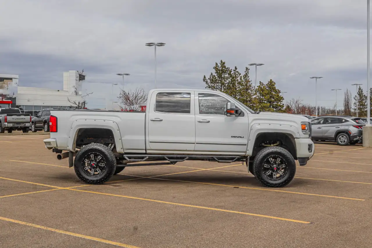 GMC Sierra 2500HD снимка GMC Sierra 2500HD