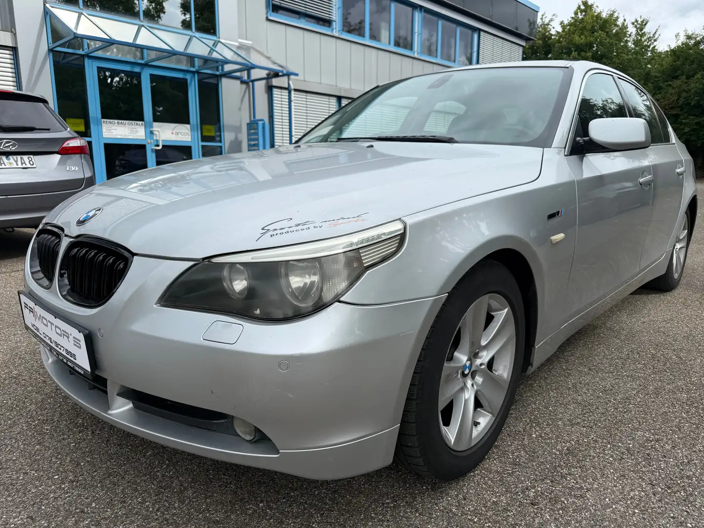 BMW 520 BMW 520i Limo *Schiebedach*SHZ*AHK Silber - 1