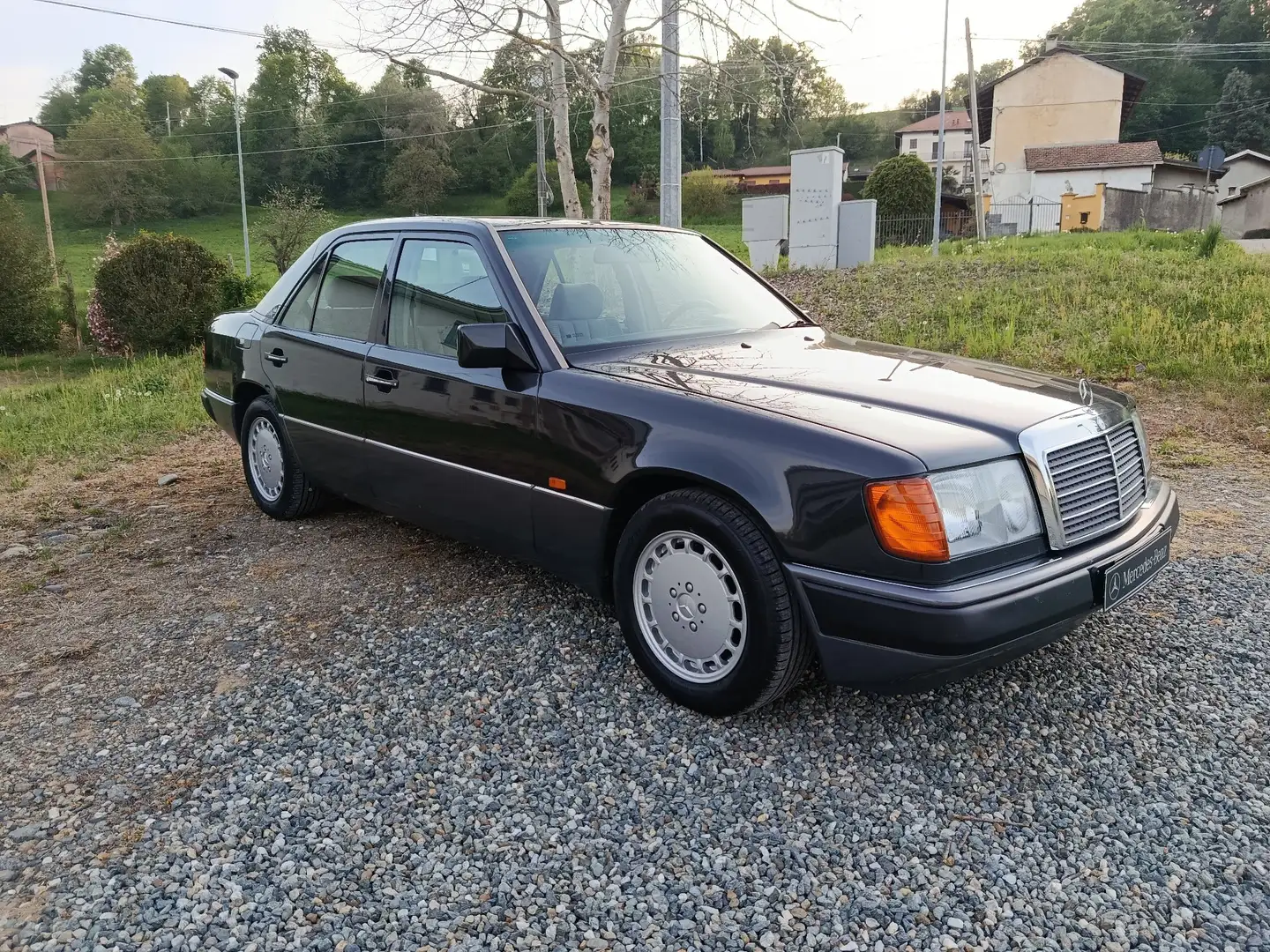 Mercedes-Benz 260 E Automatic Schwarz - 2