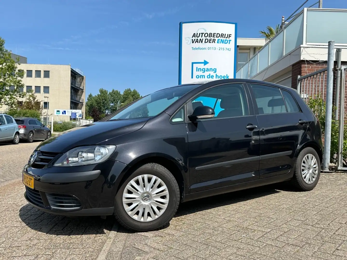 Volkswagen Golf 1.6 FSI Comfortline Business  Trekhaak Zwart - 1