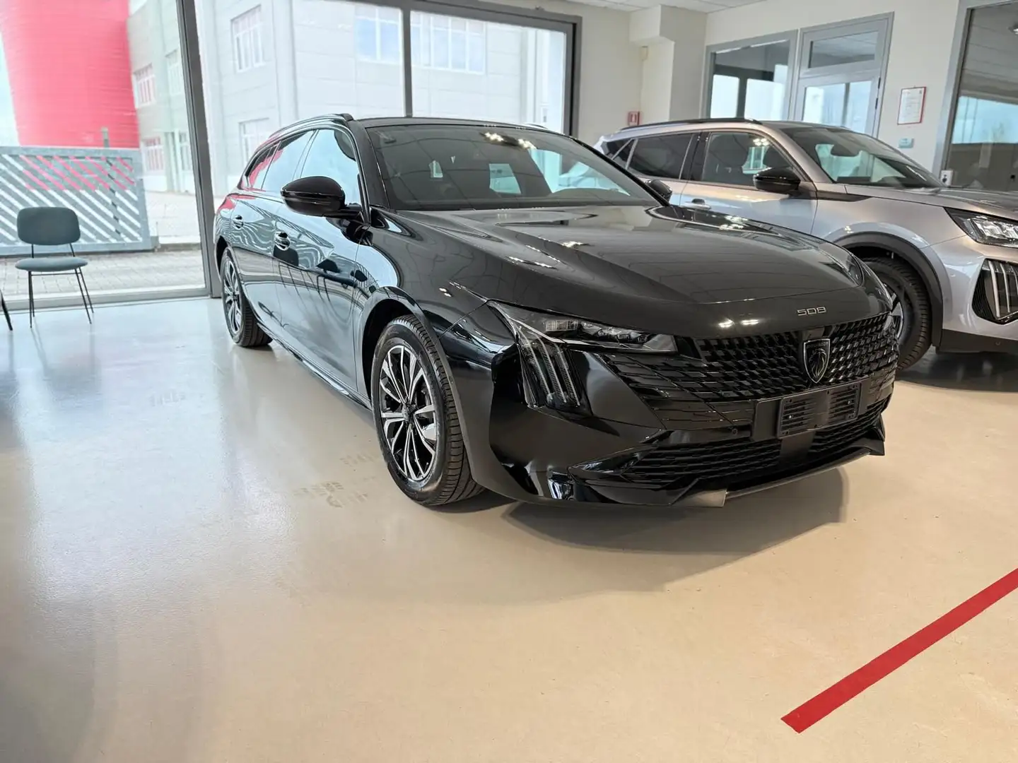 Peugeot 508 508 BlueHDi 130 Stop&Start EAT8 SW Allure Schwarz - 2