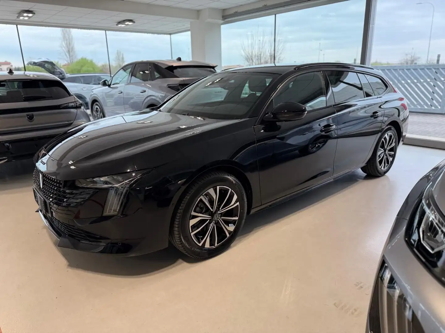 Peugeot 508 508 BlueHDi 130 Stop&Start EAT8 SW Allure Schwarz - 1