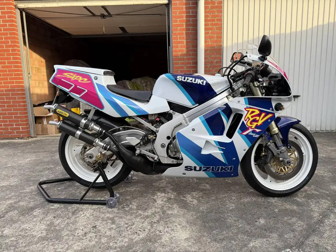 Suzuki RGV 250
