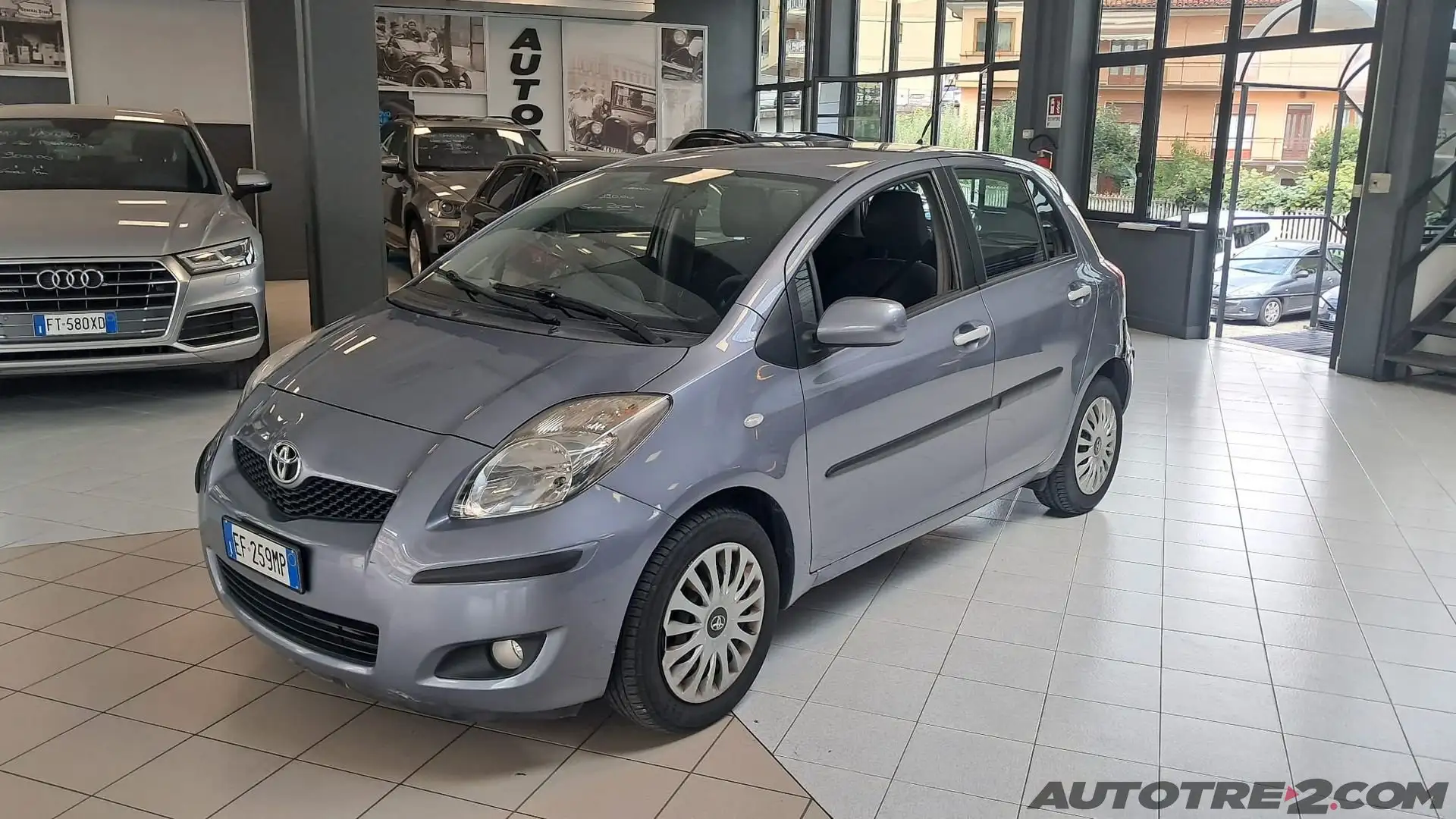 Toyota Yaris Yaris 1.3 5 porte Sol Grigio - 2