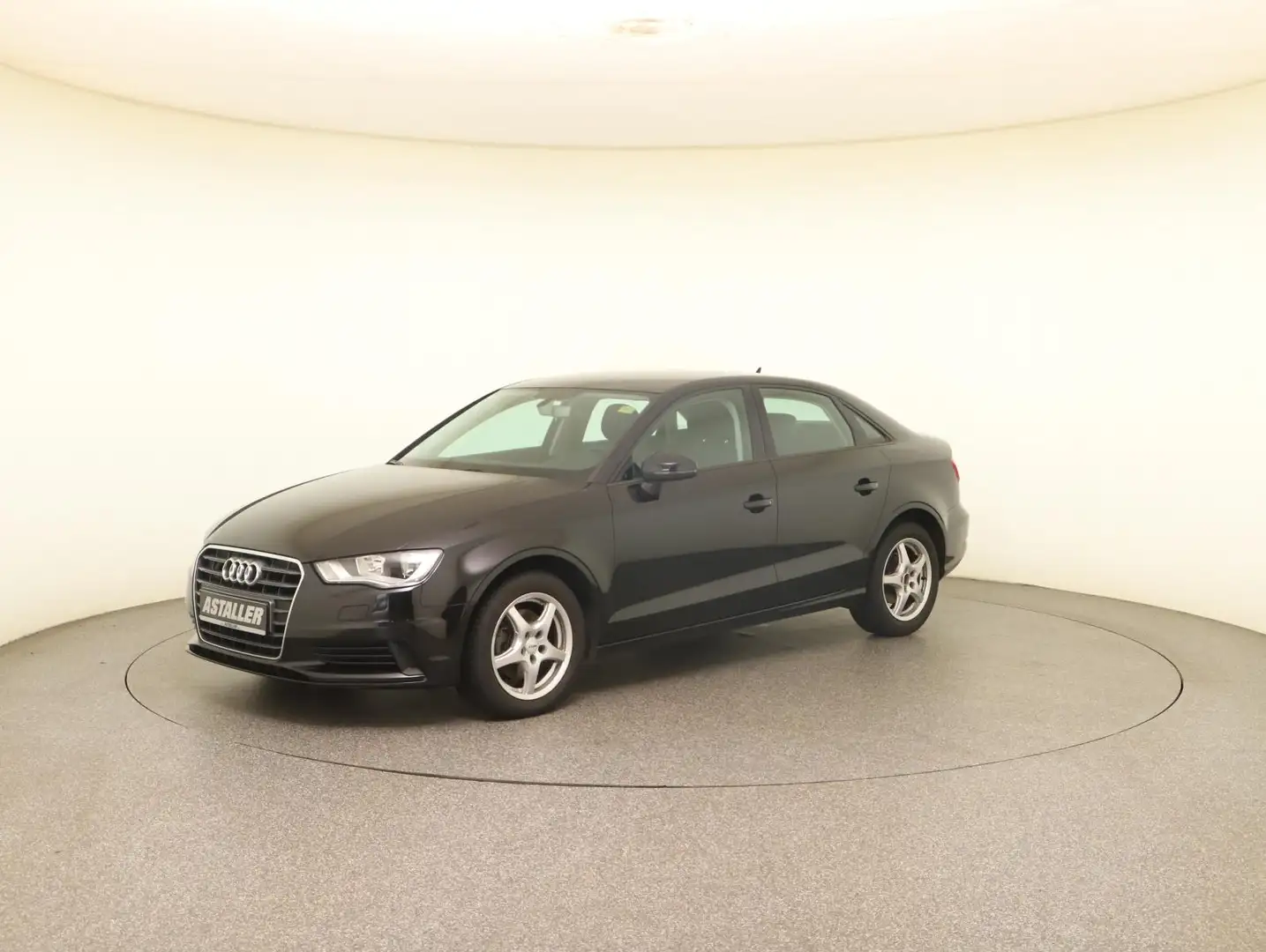 Audi A3 Limousine 1.6 TDI Attraction PTS+Lichtpaket+ Zwart - 2