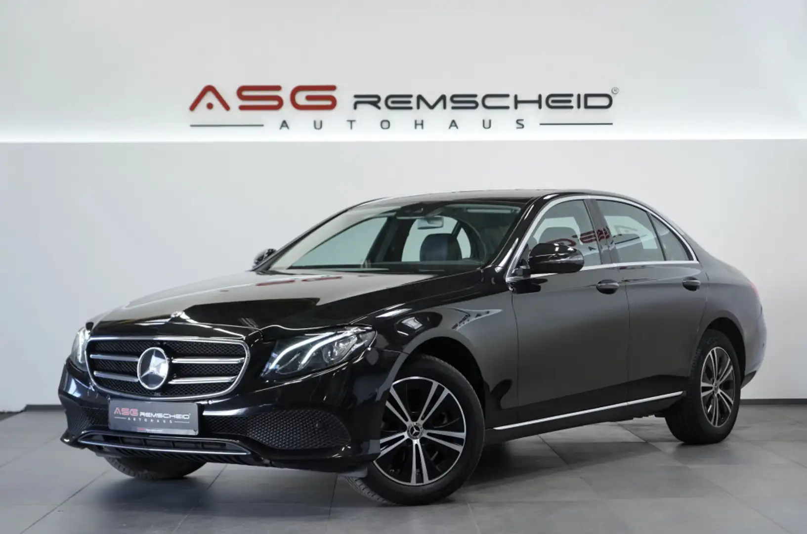 Mercedes-Benz E 220 d Limousine Avantgarde *1.H *Distr*Kam*SHZ Black - 1