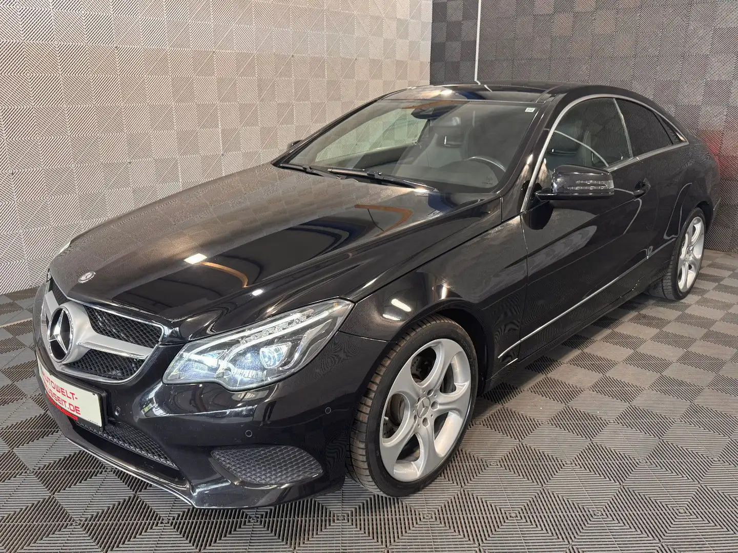 Mercedes-Benz E 220 Coupe*SPORT*LED-MEMORY-SHZ-PANO-NAVI-18" Schwarz - 2