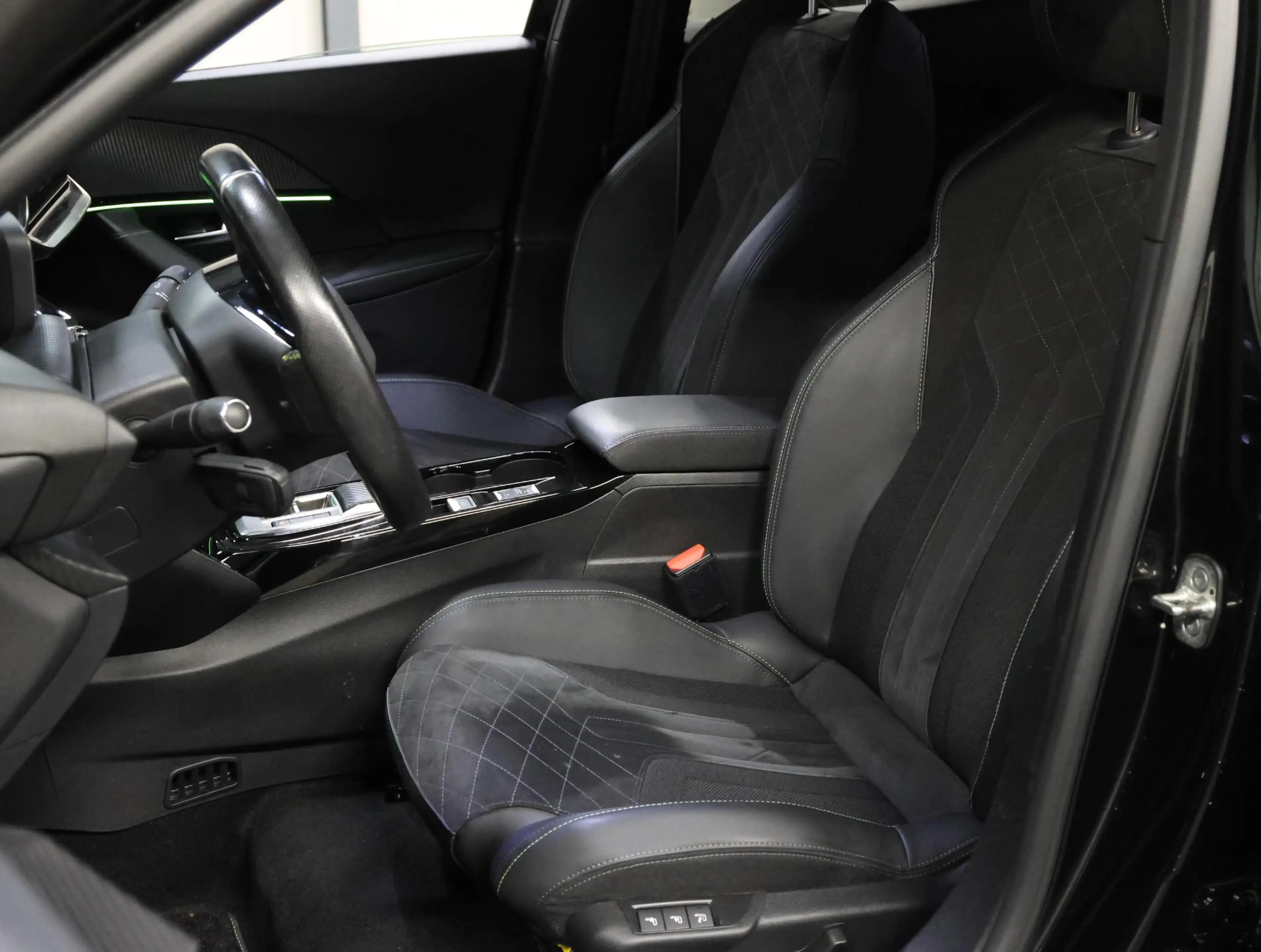 Peugeot e-2008 EV GT Pack 50 kWh 136PK | 1ste eigenaar | AppleCar — photo 14
