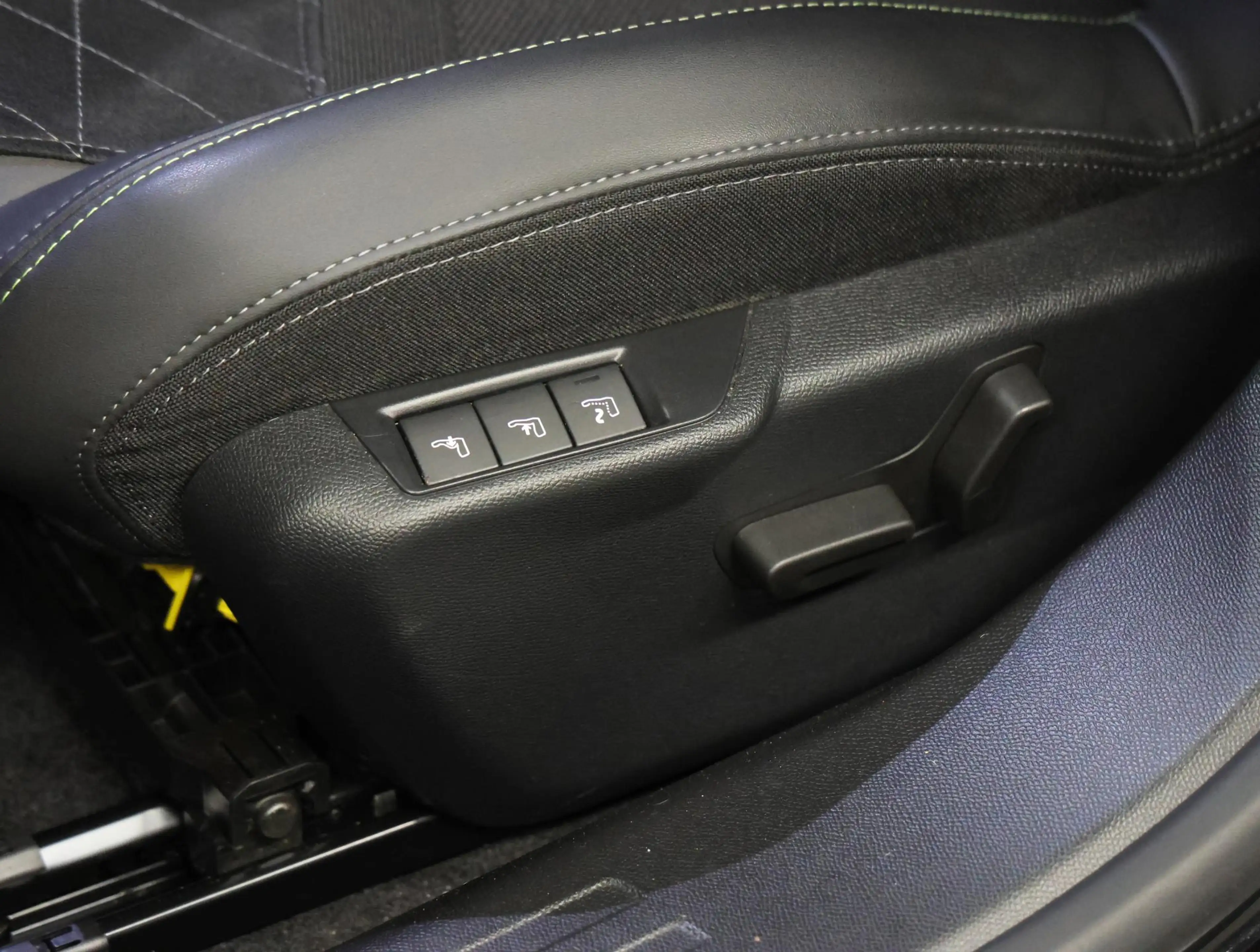 Peugeot e-2008 EV GT Pack 50 kWh 136PK | 1ste eigenaar | AppleCar — photo 13