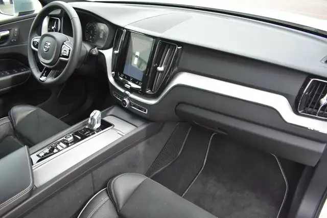 Volvo XC60 view 13