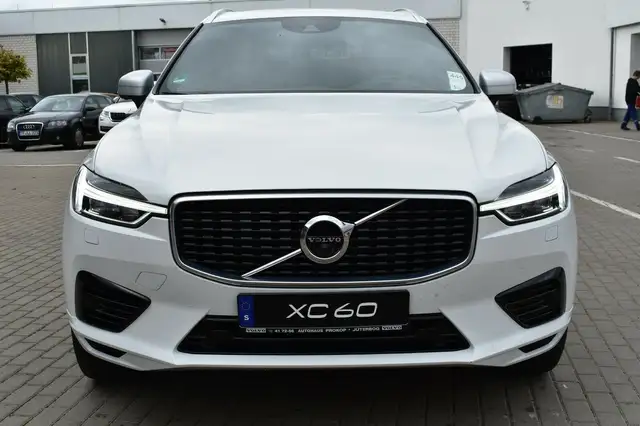 Volvo XC60 view 8