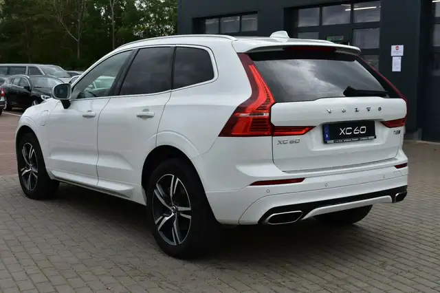 Volvo XC60 view 3