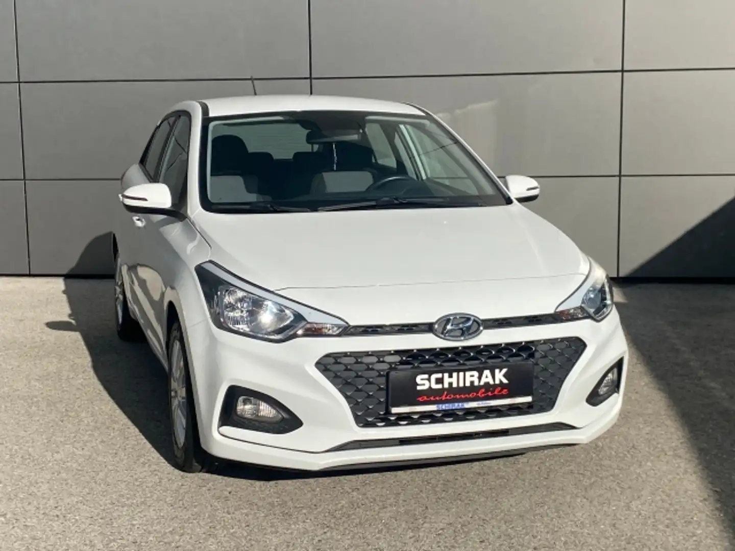 Hyundai i20 1,25 First Edition Weiß - 2