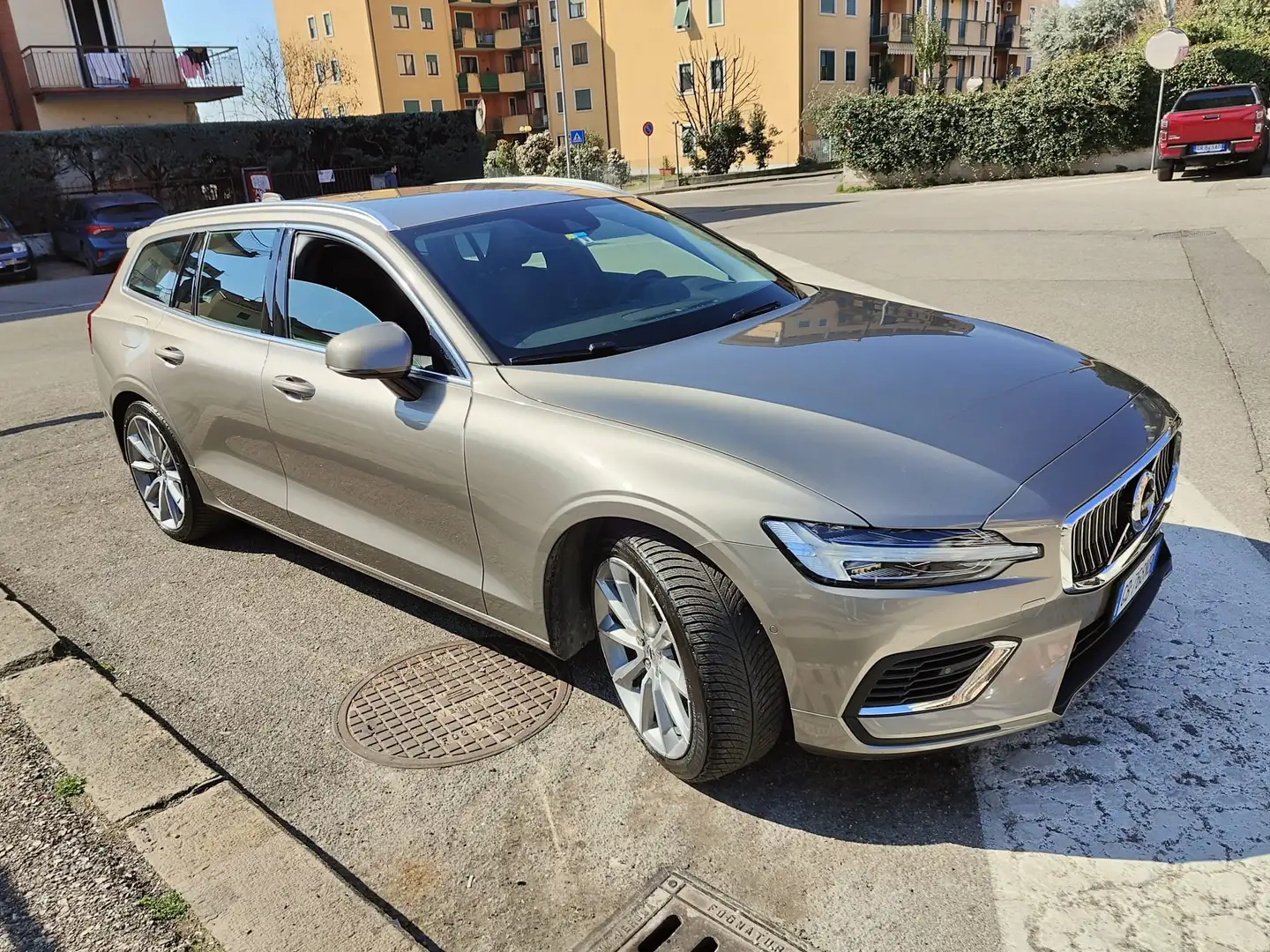 Volvo V60 V60 II 2019 2.0 t6 phev Inscrip Expres awd my21 Beige - 1