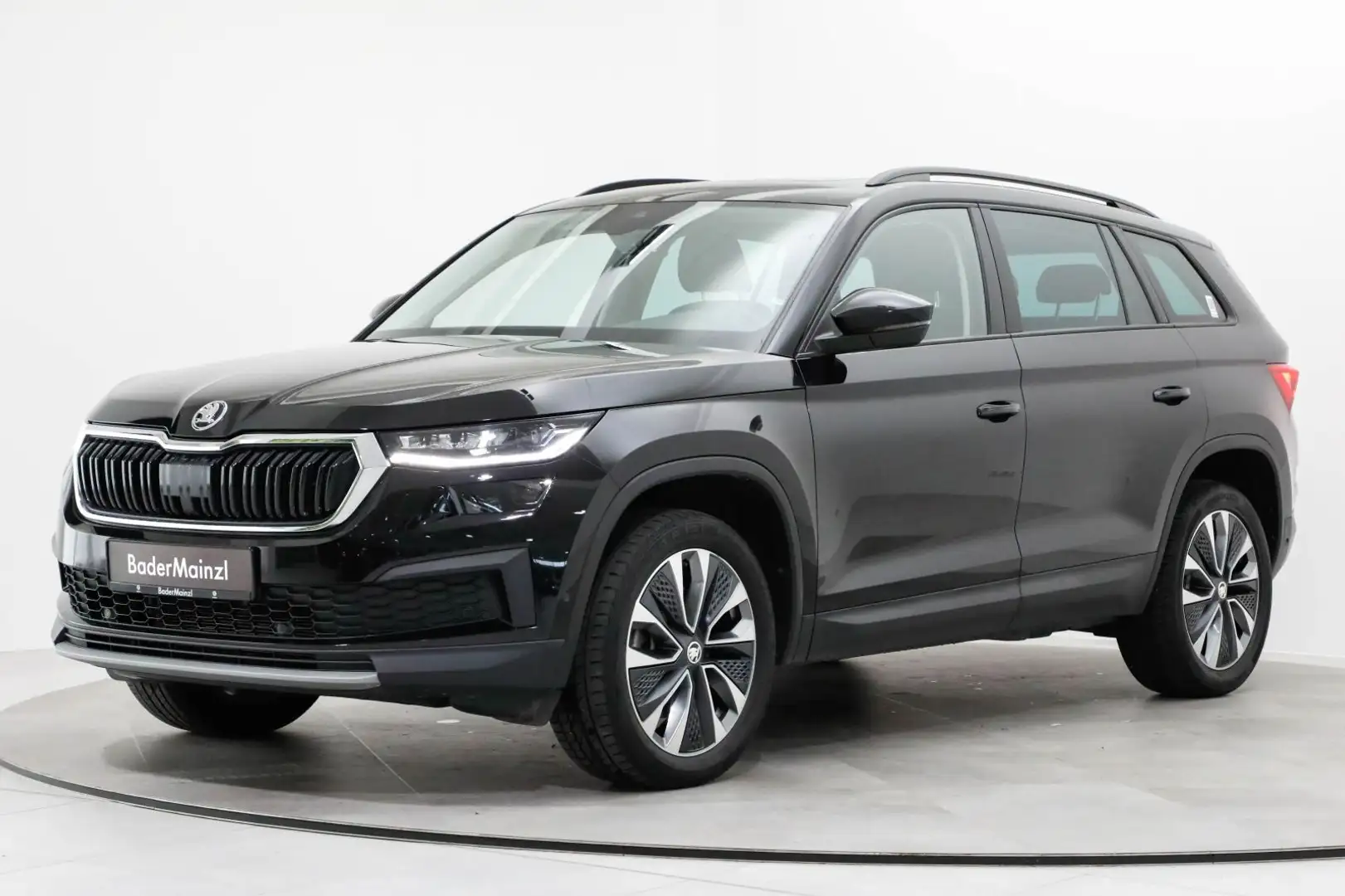 Skoda Kodiaq 2.0 TDI 4x4 DSG Tour AHK Pano Canton Virt Schwarz - 2