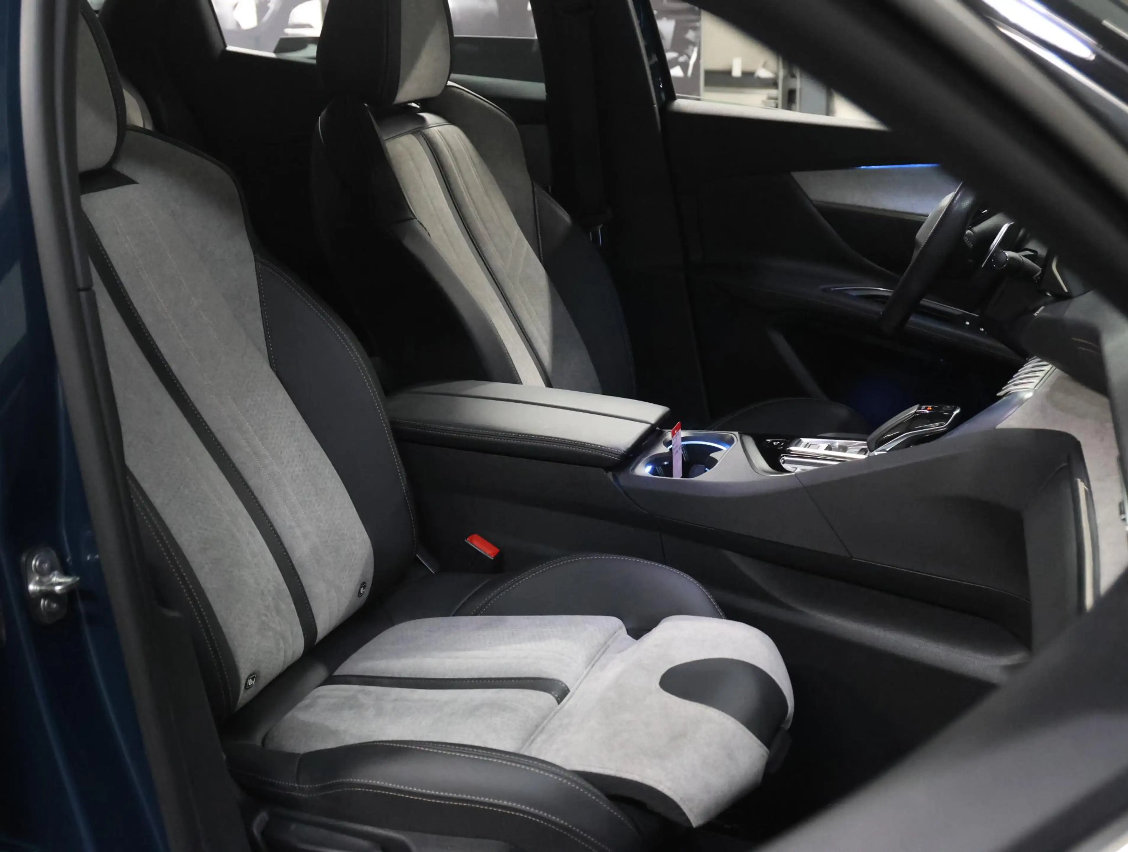 Peugeot 3008 1.6 HYbrid4 300PK GT Pack Business | AppleCarPlay/ — photo 12