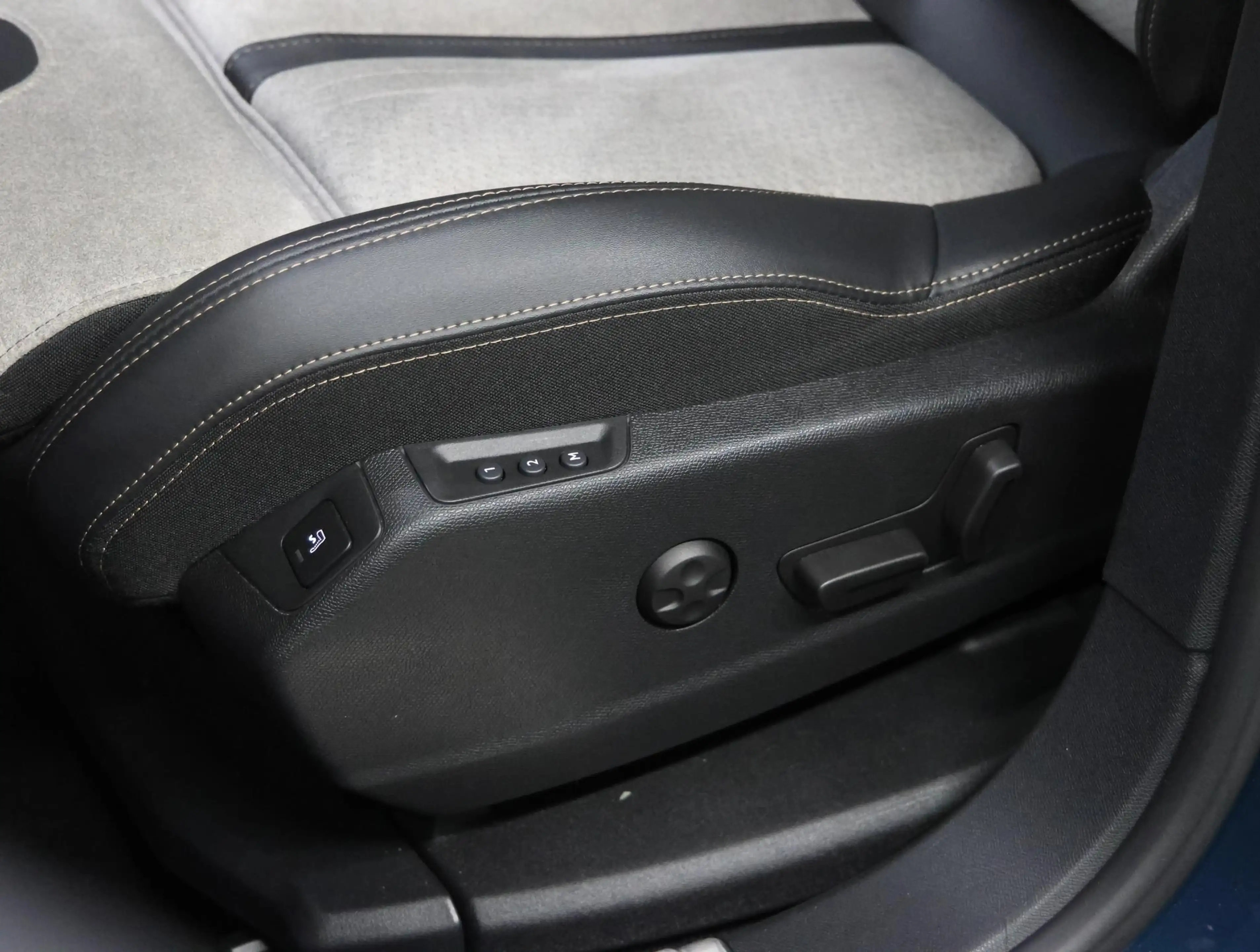 Peugeot 3008 1.6 HYbrid4 300PK GT Pack Business | AppleCarPlay/ — photo 15