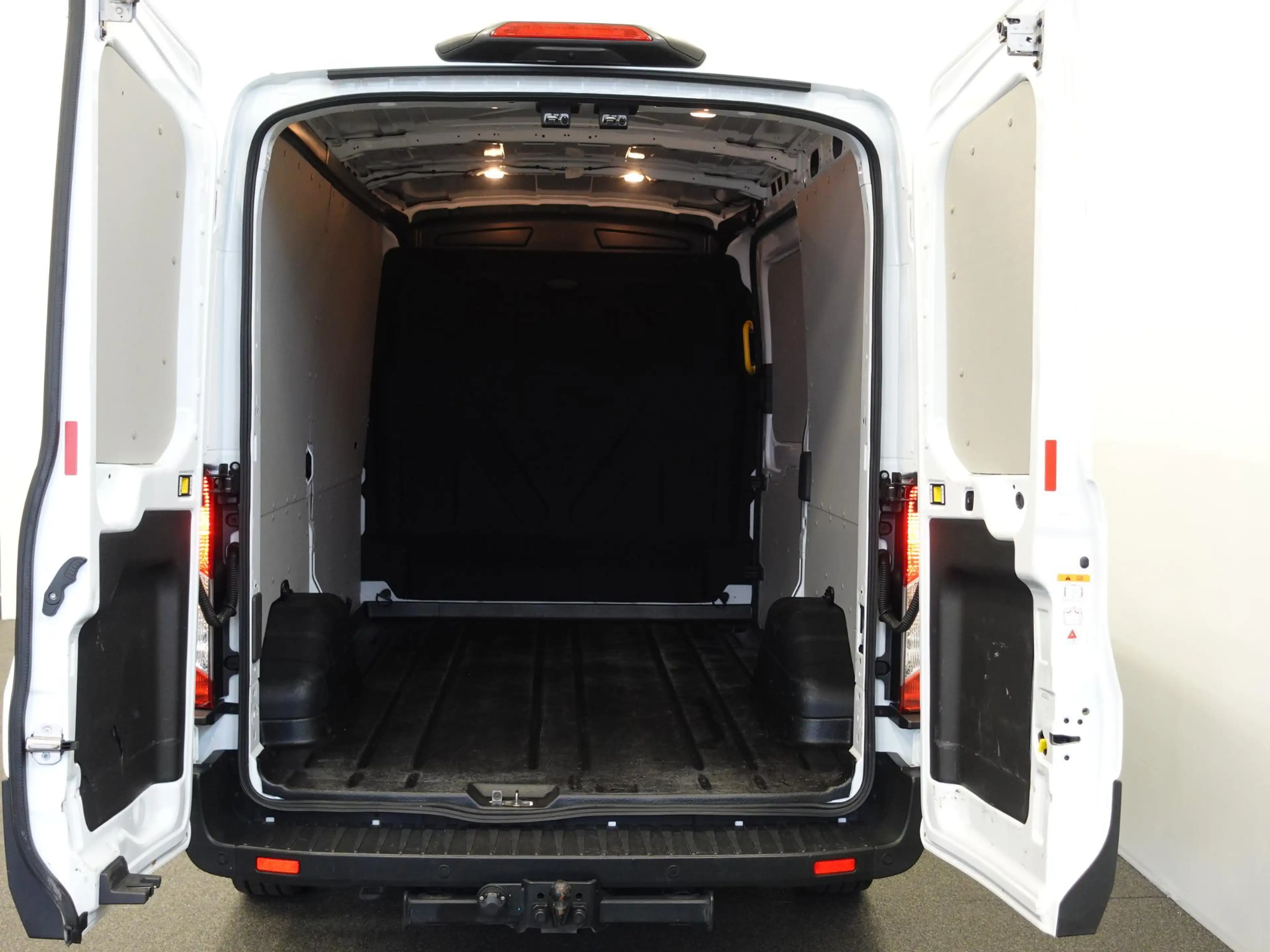 Ford Transit 310 2.0 TDCI L2H2 Trend Automaat Airco Navigatie B — photo 3