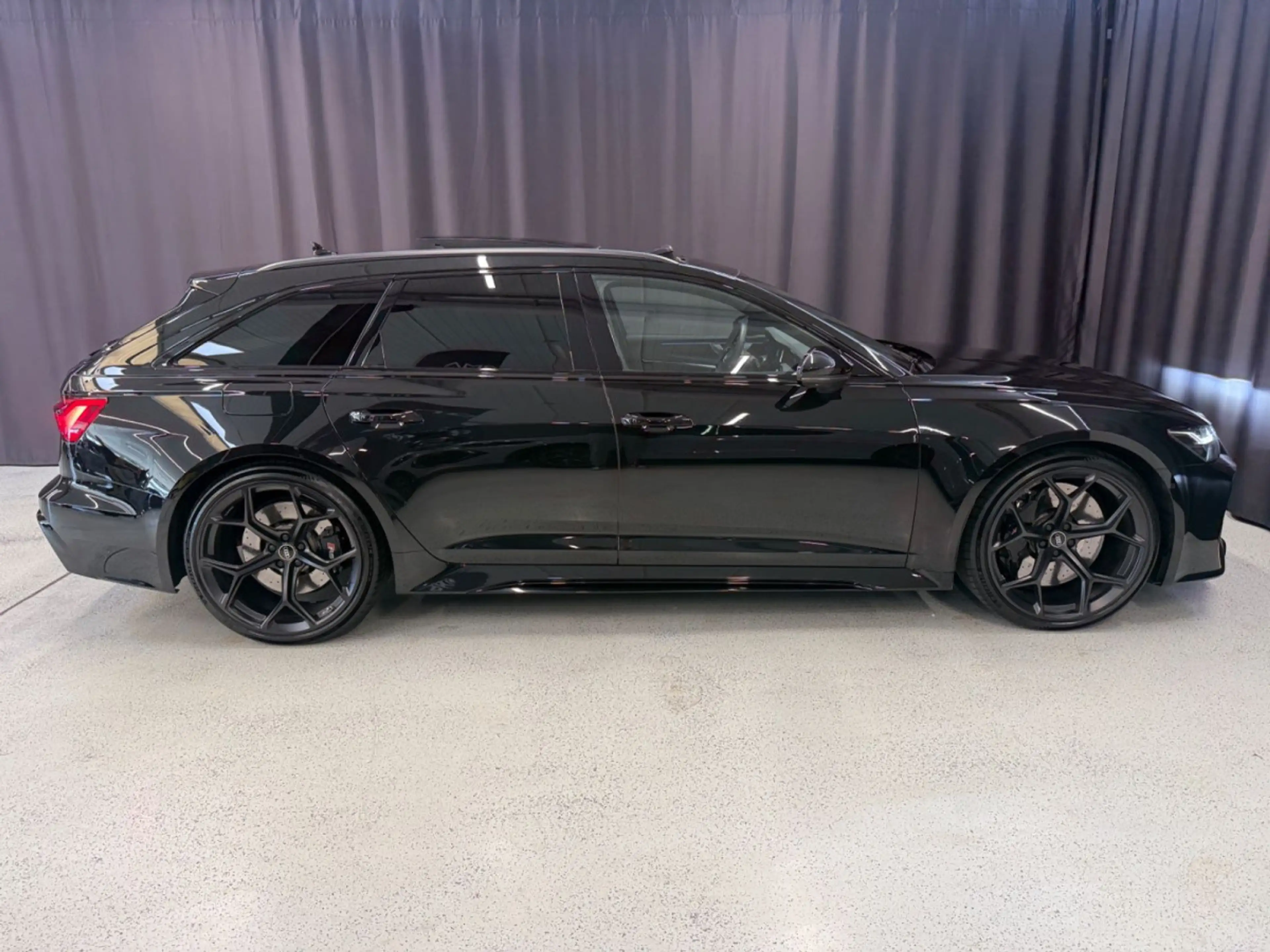 Audi RS6 -R RS6 PERFORMANCE*HUD*AHK*MATRIX*PANO*630PS — photo 6