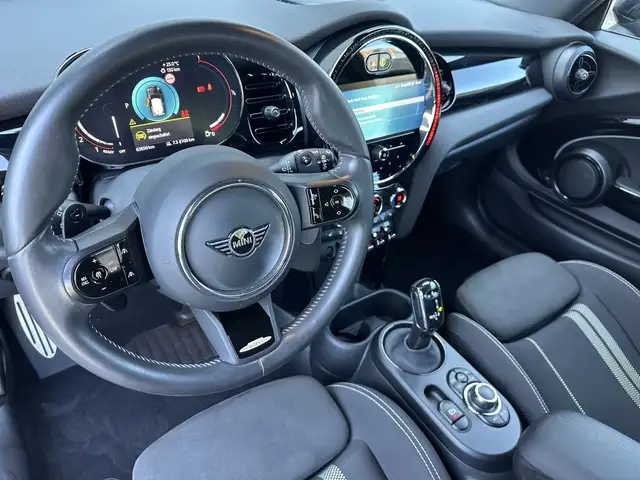 Mini Cooper view 7
