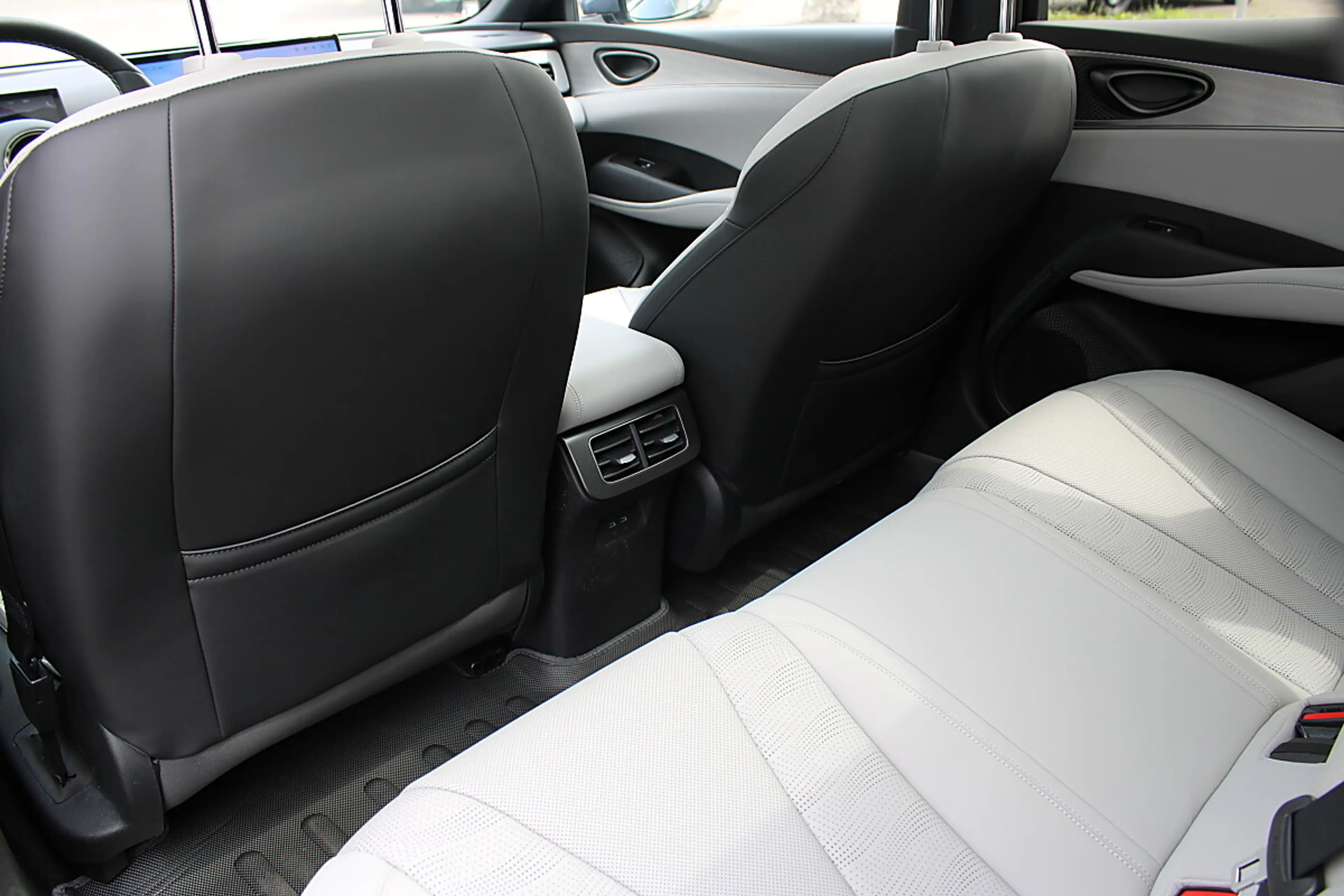 BYD Seal 6 DM-i Touring PHEV 19kWh Comfort Österreich Paket — photo 8