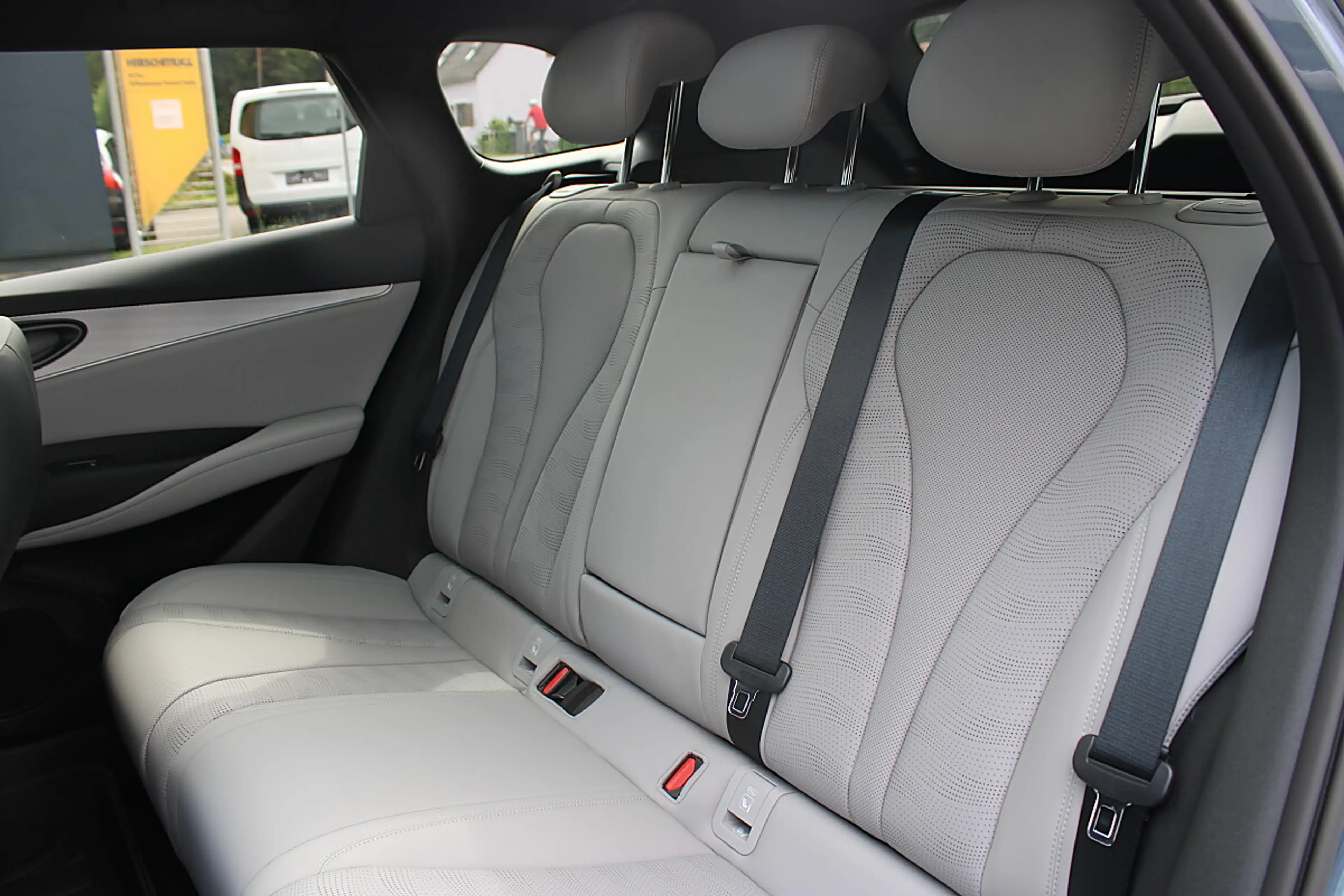 BYD Seal 6 DM-i Touring PHEV 19kWh Comfort Österreich Paket — photo 7