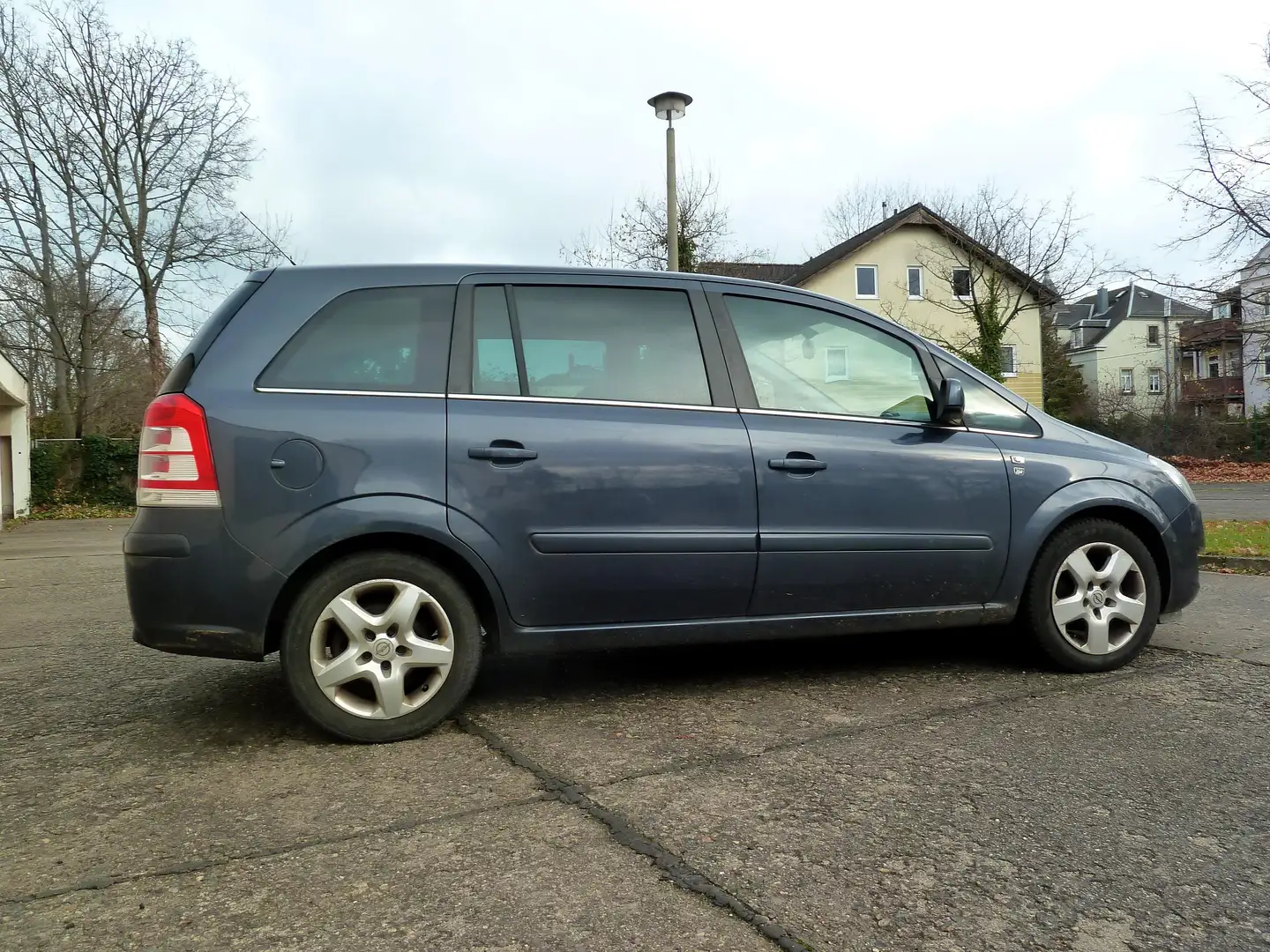 Opel Zafira 1.8i 140 Edition 111 Jahre 7sitzer Klima Tempom Blau - 1