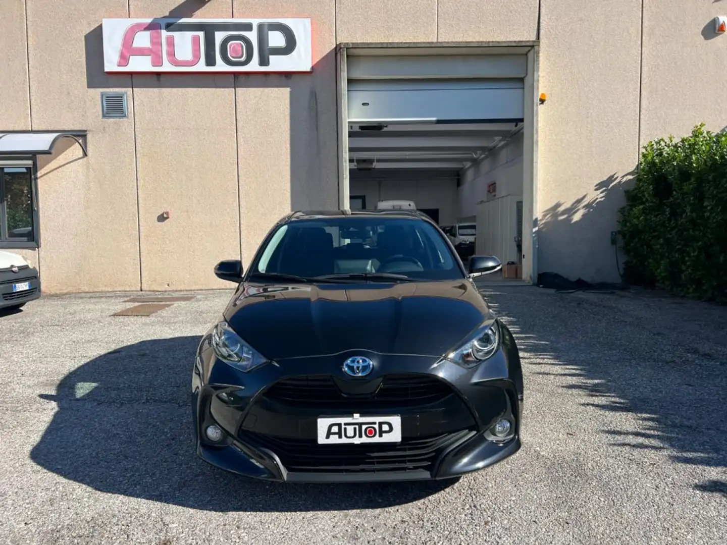 Toyota Yaris 1.5 Hybrid 5 porte Business Nero - 2