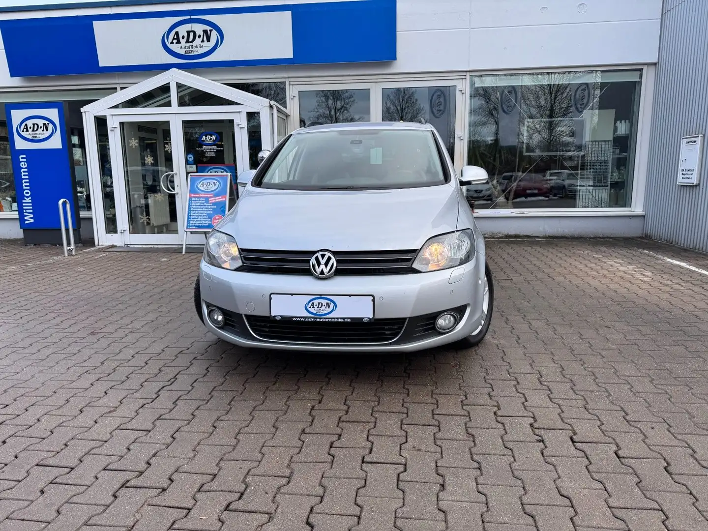 Volkswagen Golf Plus VI 1.2 TSI Life *1.Hand*8fach*Navi* Argento - 1