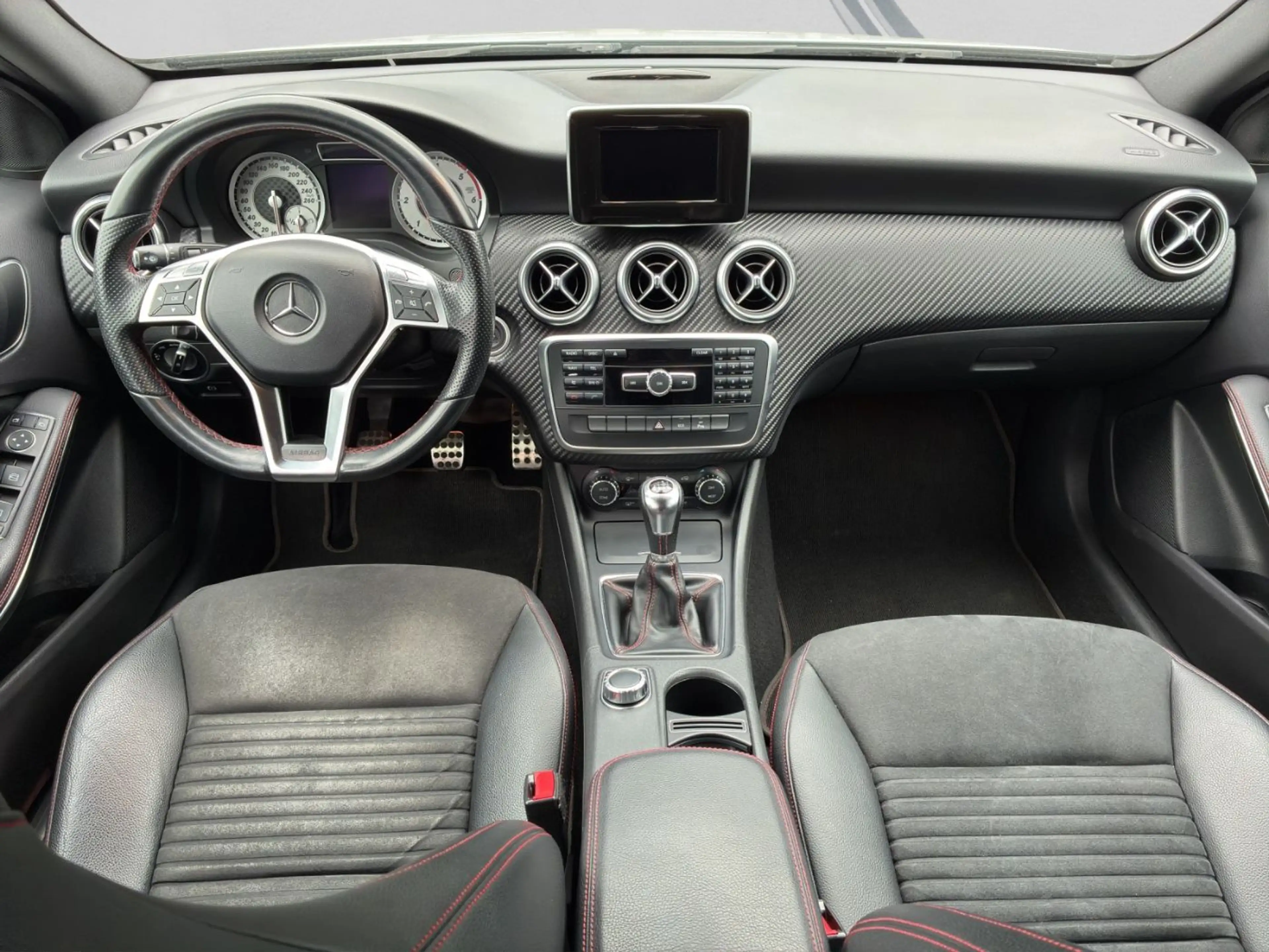Mercedes-Benz A 180 d AMG Line AMG Sportpaket Xenon Klima — photo 4