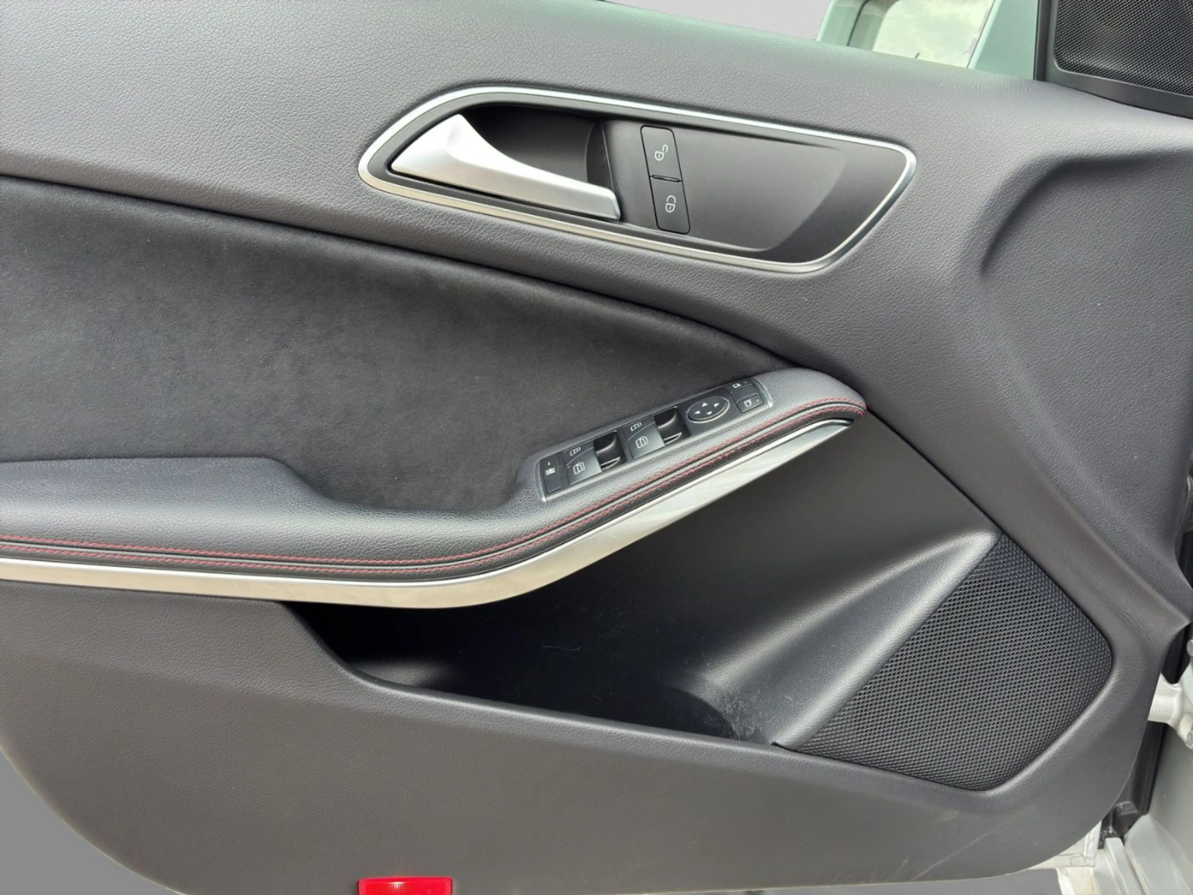 Mercedes-Benz A 180 d AMG Line AMG Sportpaket Xenon Klima — photo 8