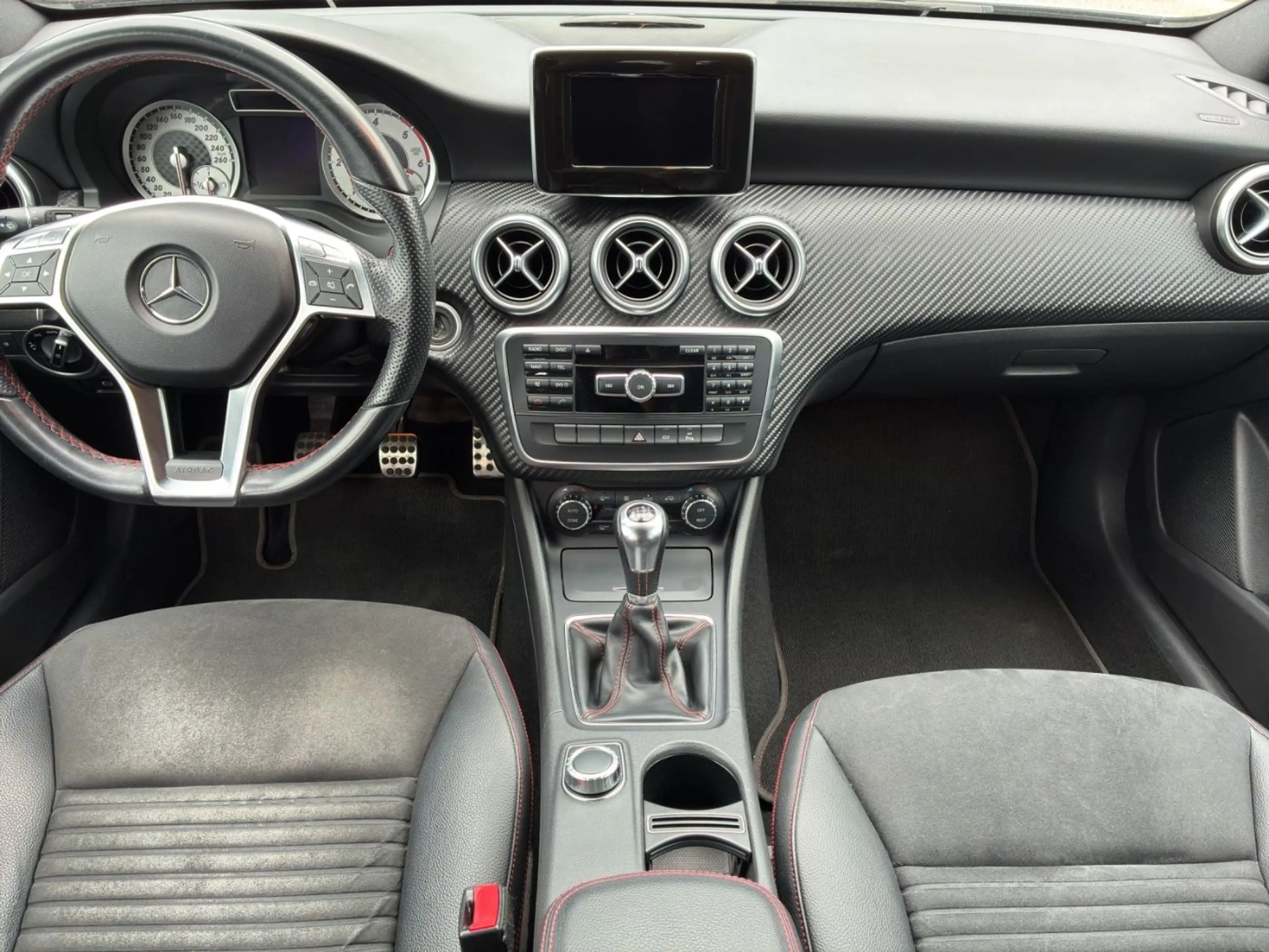 Mercedes-Benz A 180 d AMG Line AMG Sportpaket Xenon Klima — photo 10
