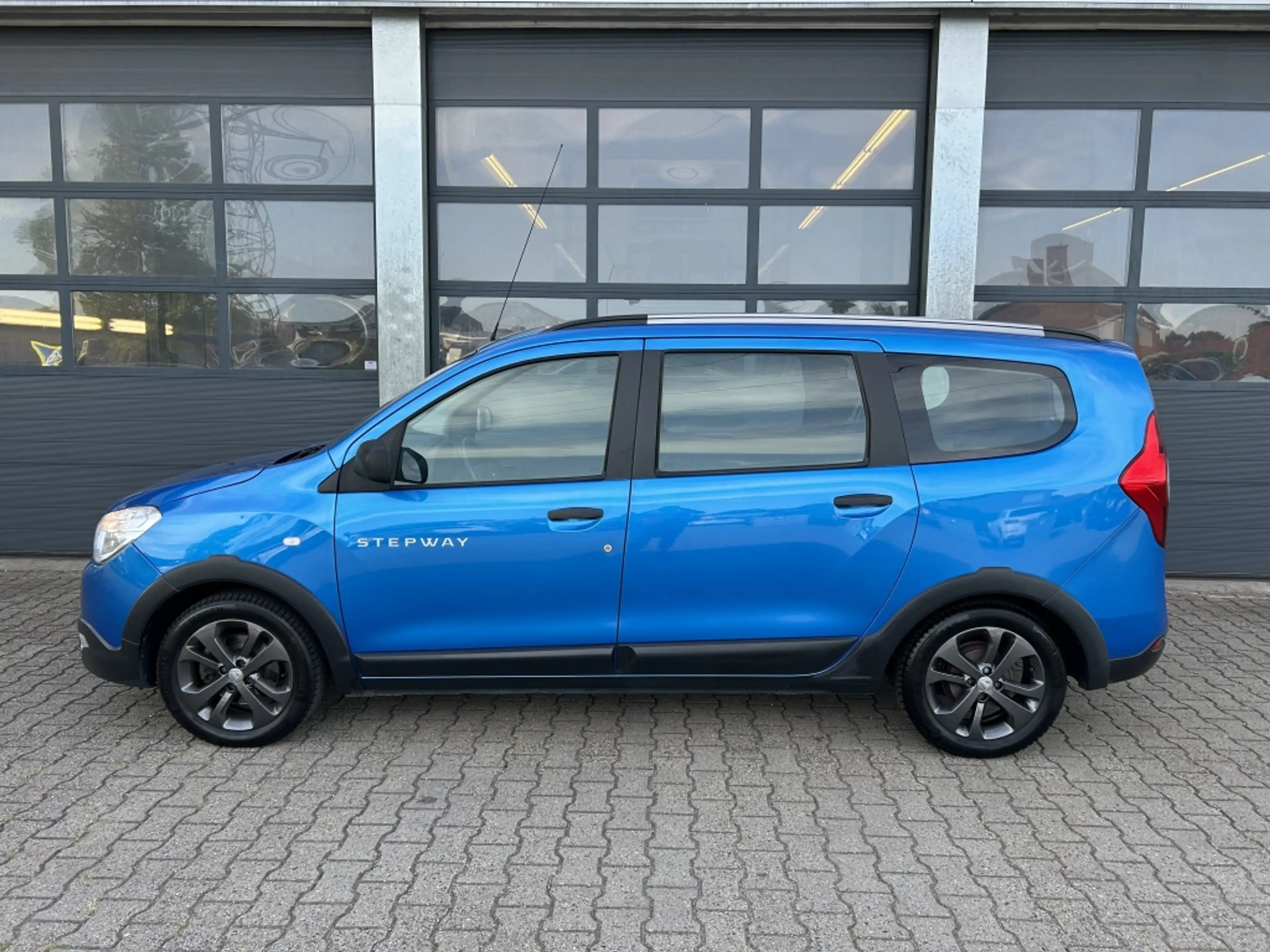 Dacia Lodgy 1.2 Tce 115PK 5p Lauréate — photo 2