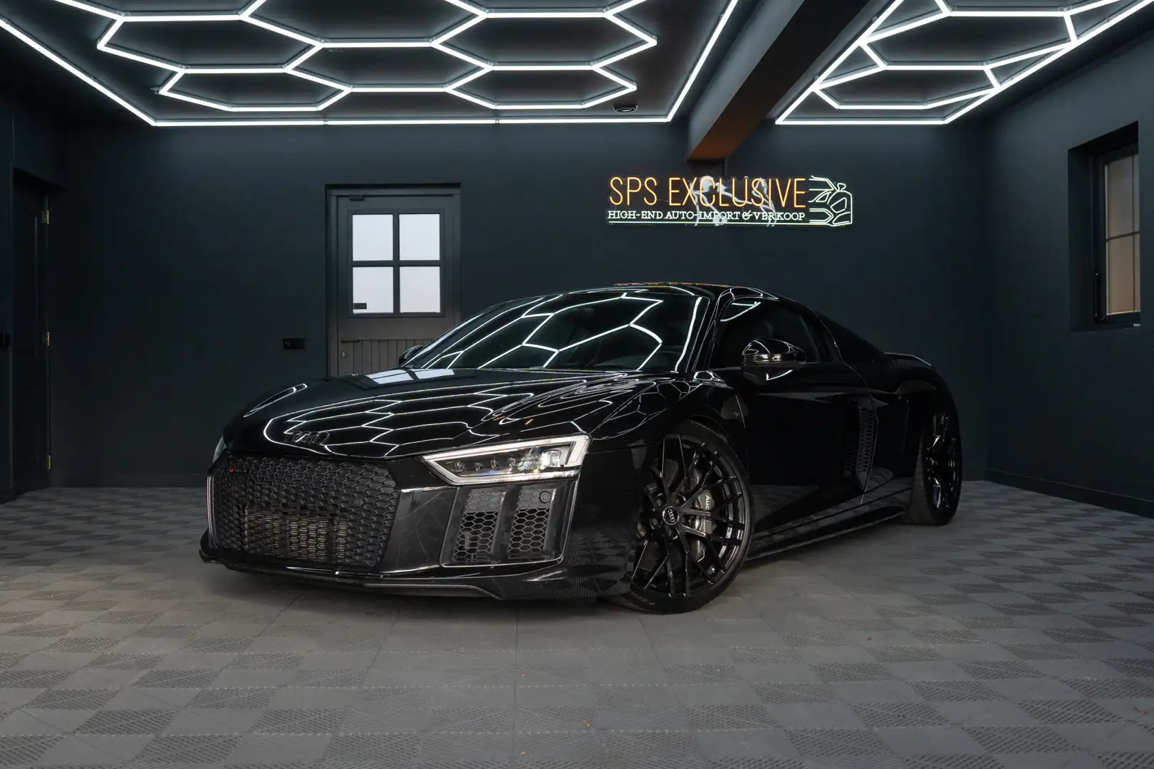 Audi R8 5.2 FSI quattro Plus V10 / Keramisch / KW V4 / App Zwart - 1