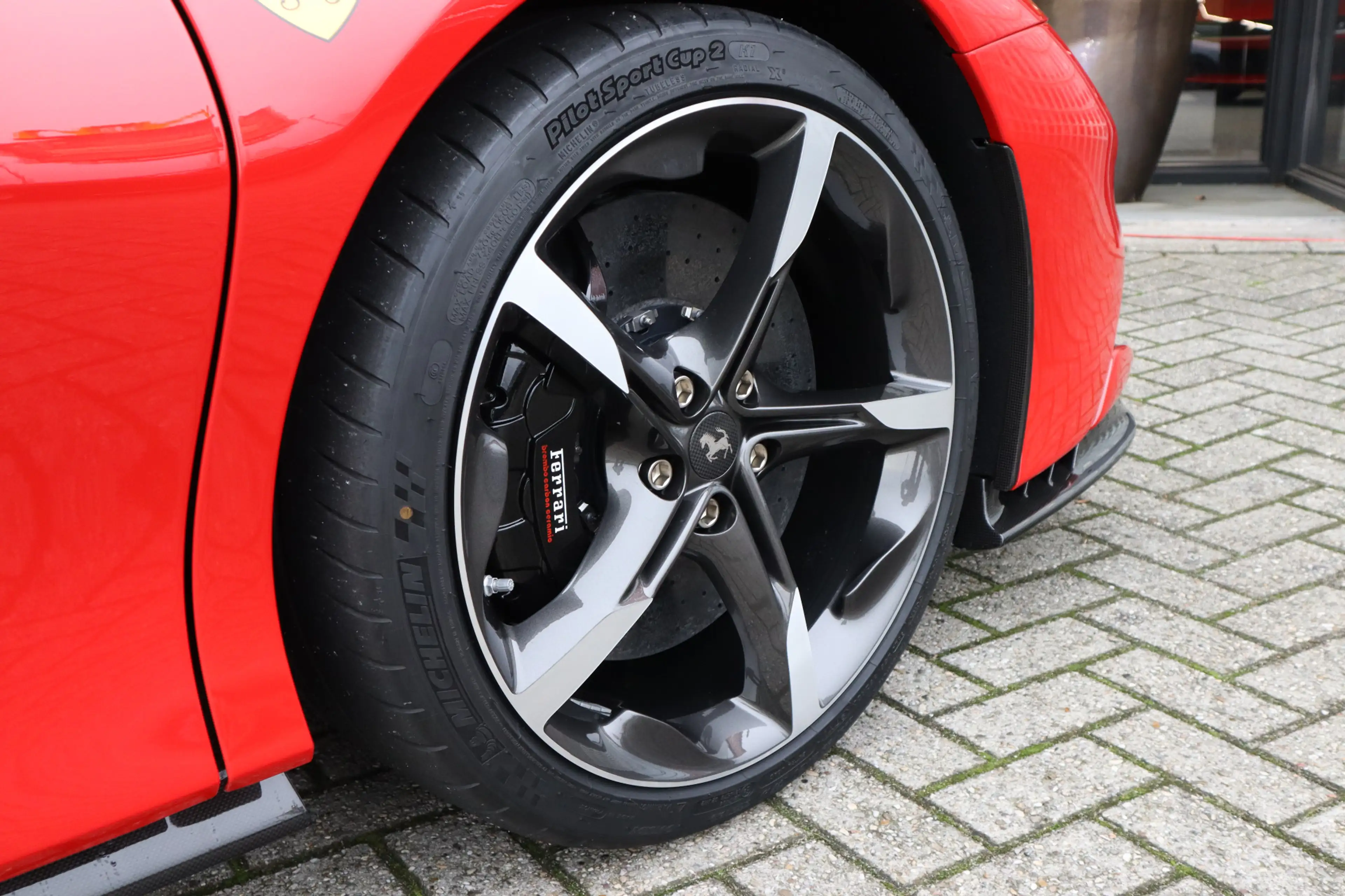 Ferrari SF90 Spider 4.0 V8 Carbon in/ex, Lift, Airbrushed Shields, Pas — photo 13