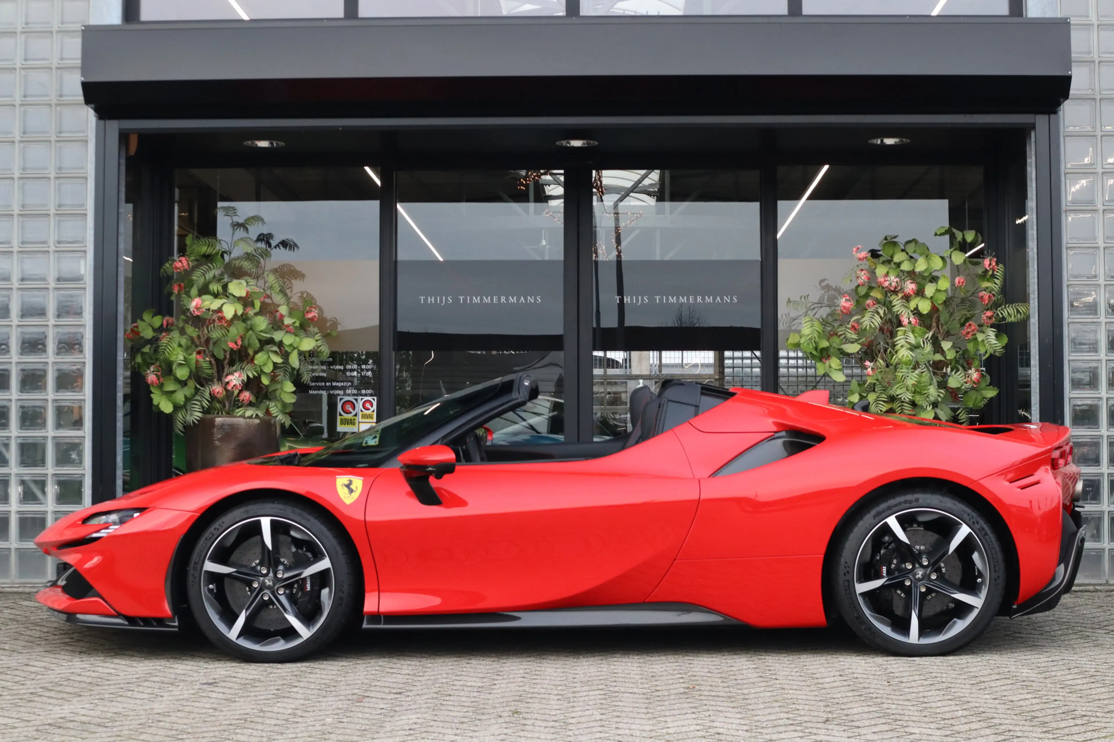 Ferrari SF90 Spider 4.0 V8 Carbon in/ex, Lift, Airbrushed Shields, Pas — photo 4