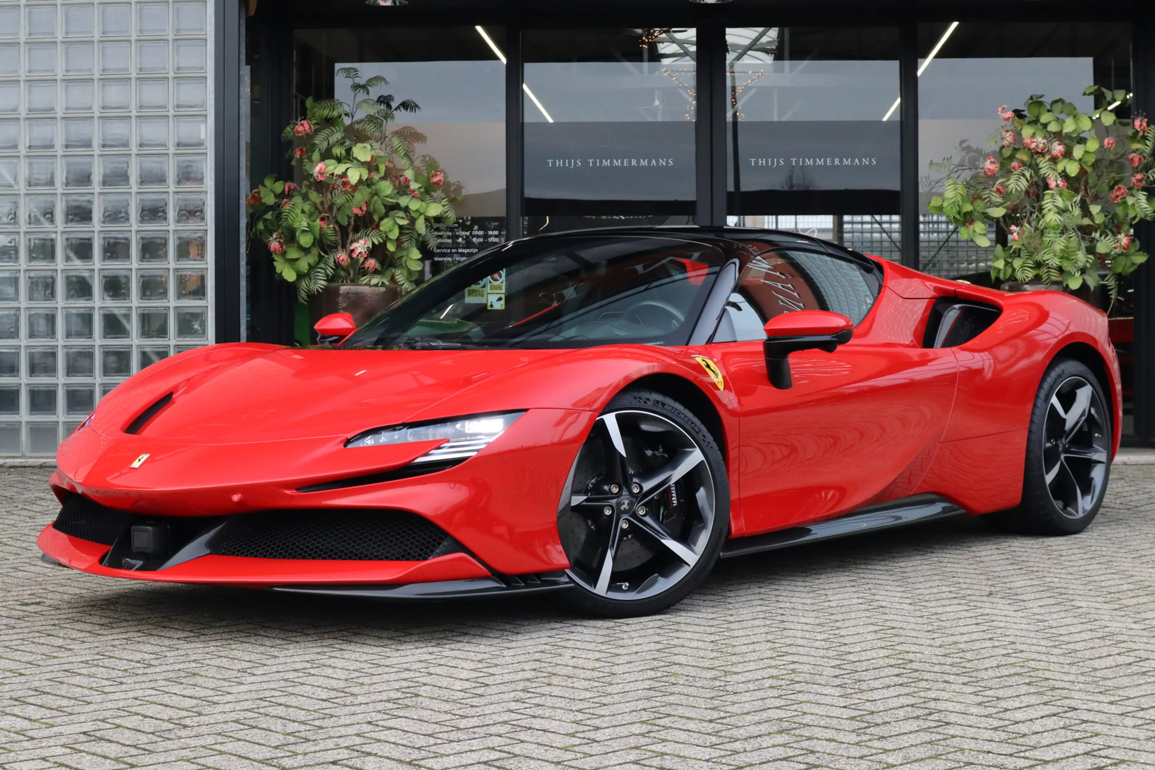 Ferrari SF90 Spider 4.0 V8 Carbon in/ex, Lift, Airbrushed Shields, Pas