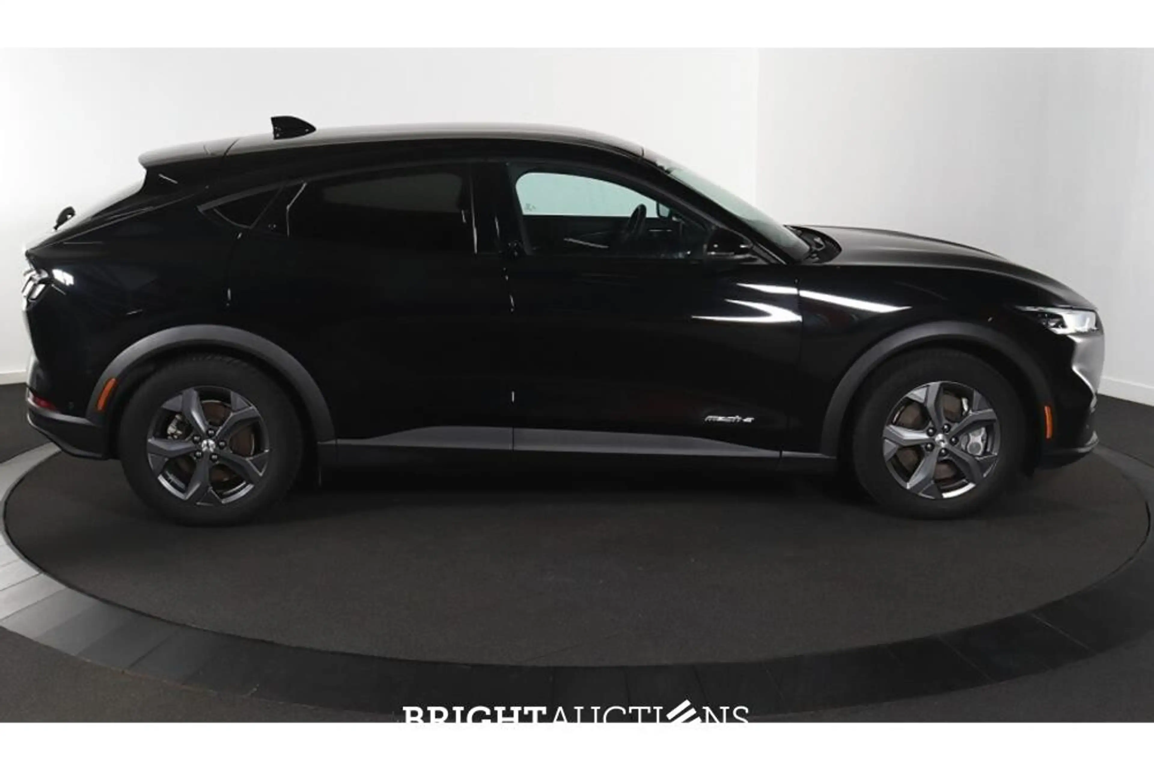 Ford Mustang RWD — photo 5