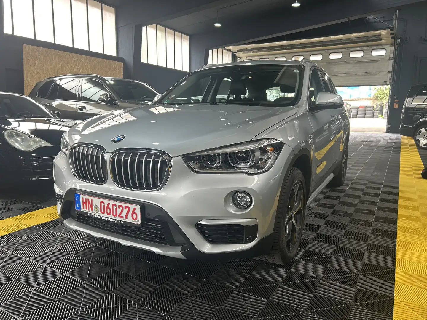 BMW X1 xDrive 20 i xLine,Rüchfahrk.,Panorama,Leder Grau - 2