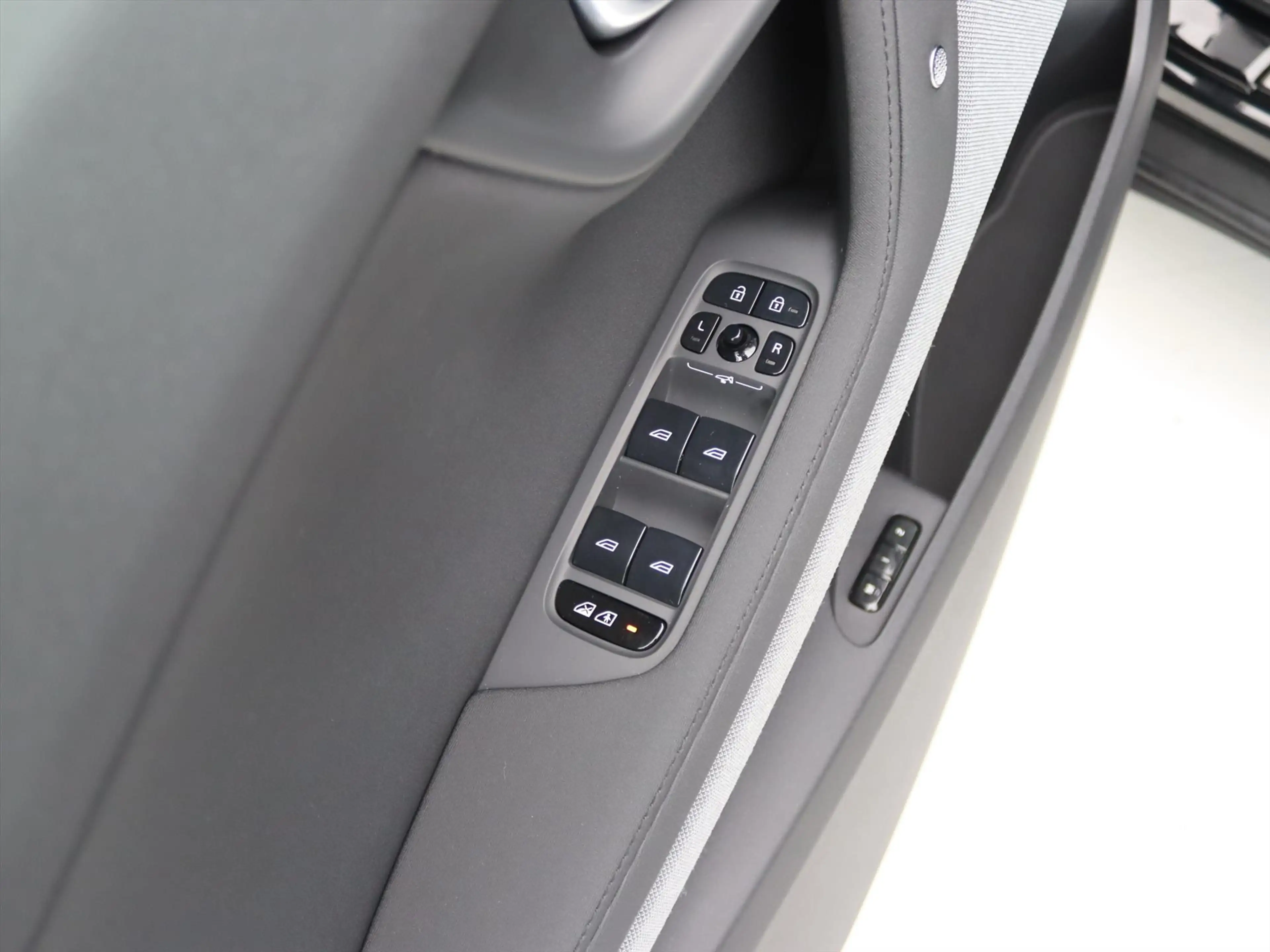 Polestar 2 Polestar 2 Long Range Dual Motor Launch Edition 93 — photo 34