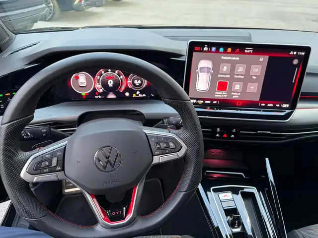 Volkswagen Golf view 9