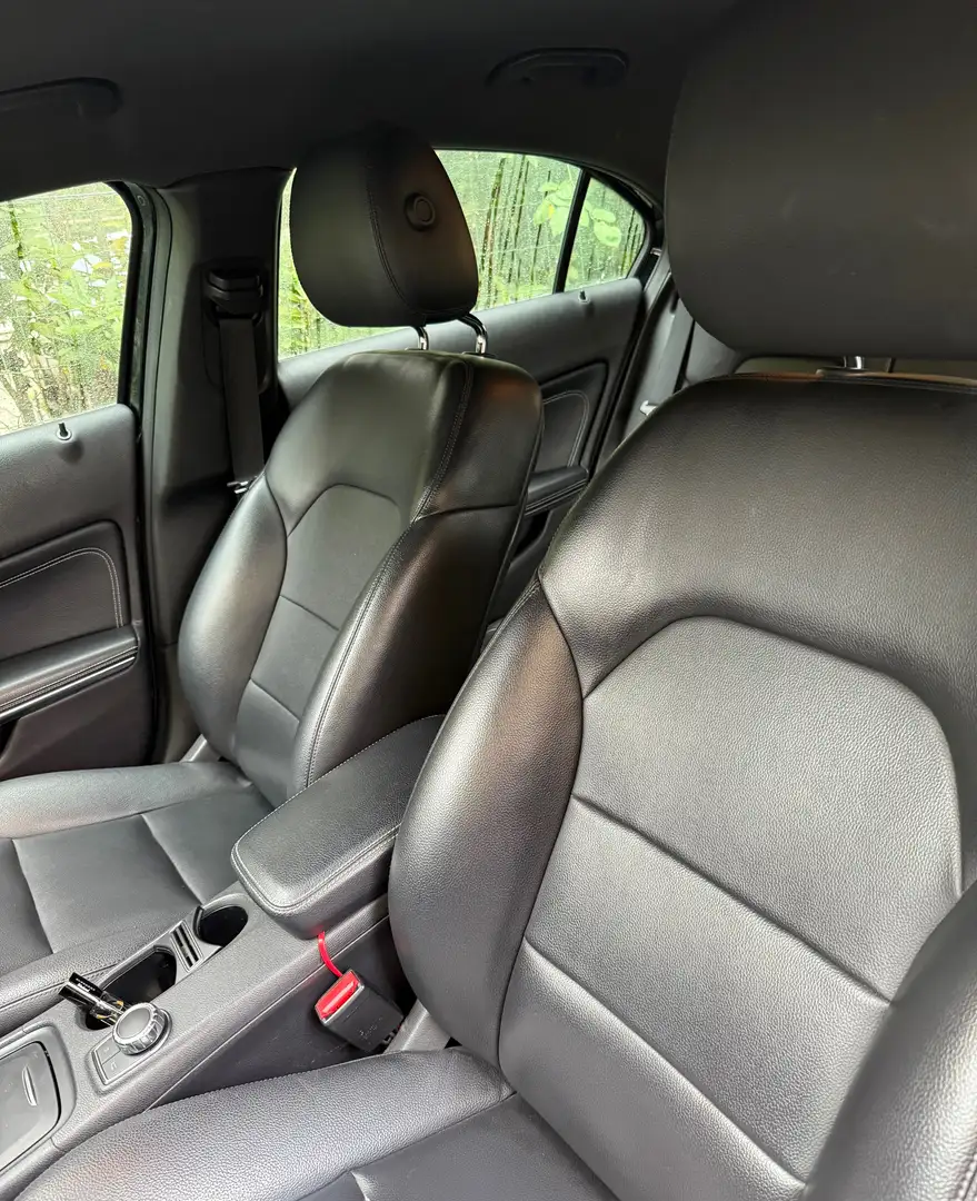 Mercedes-Benz 180 Noir - 1