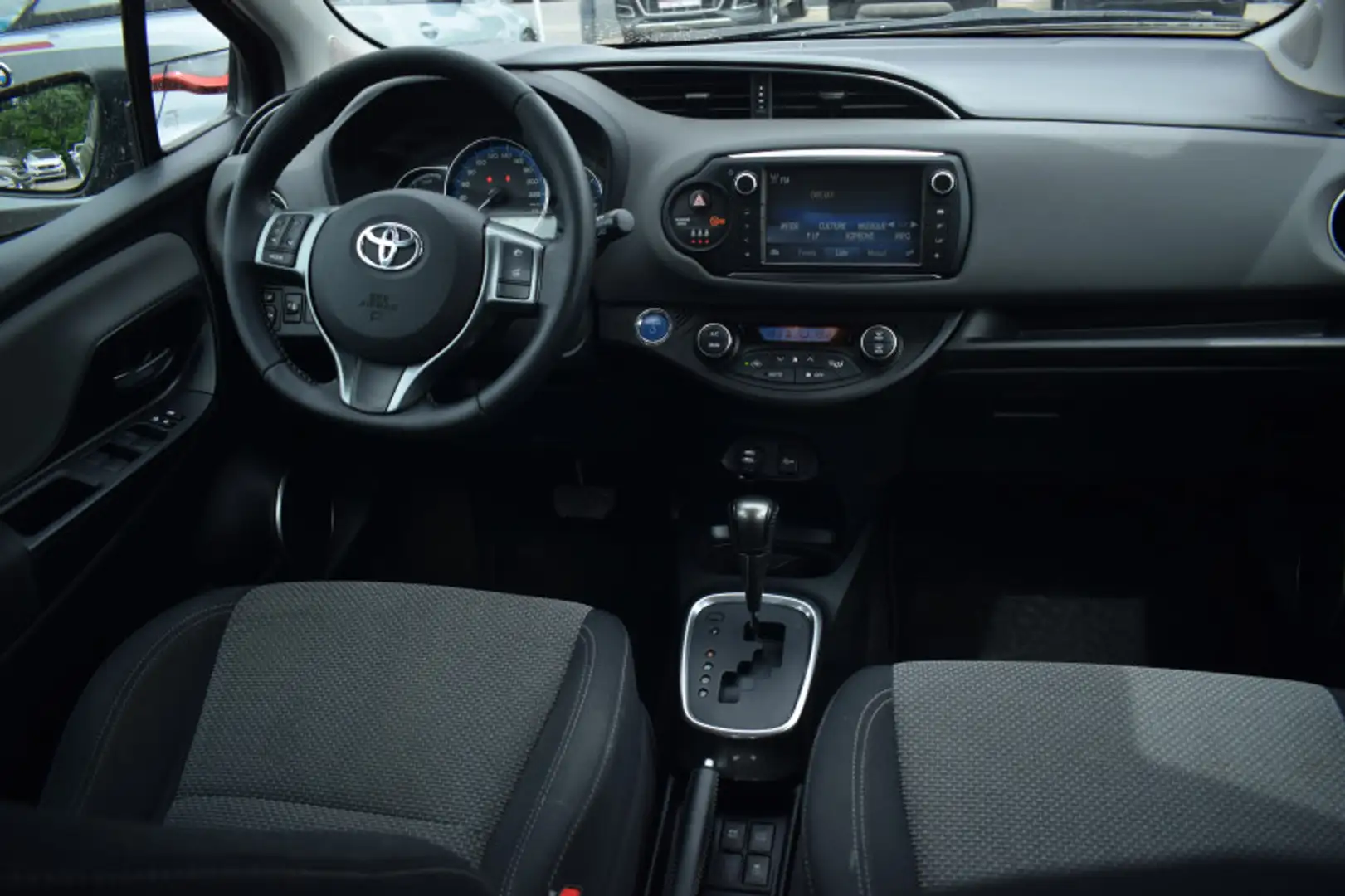 Toyota Yaris HSD 100H DYNAMIC 5P - 2